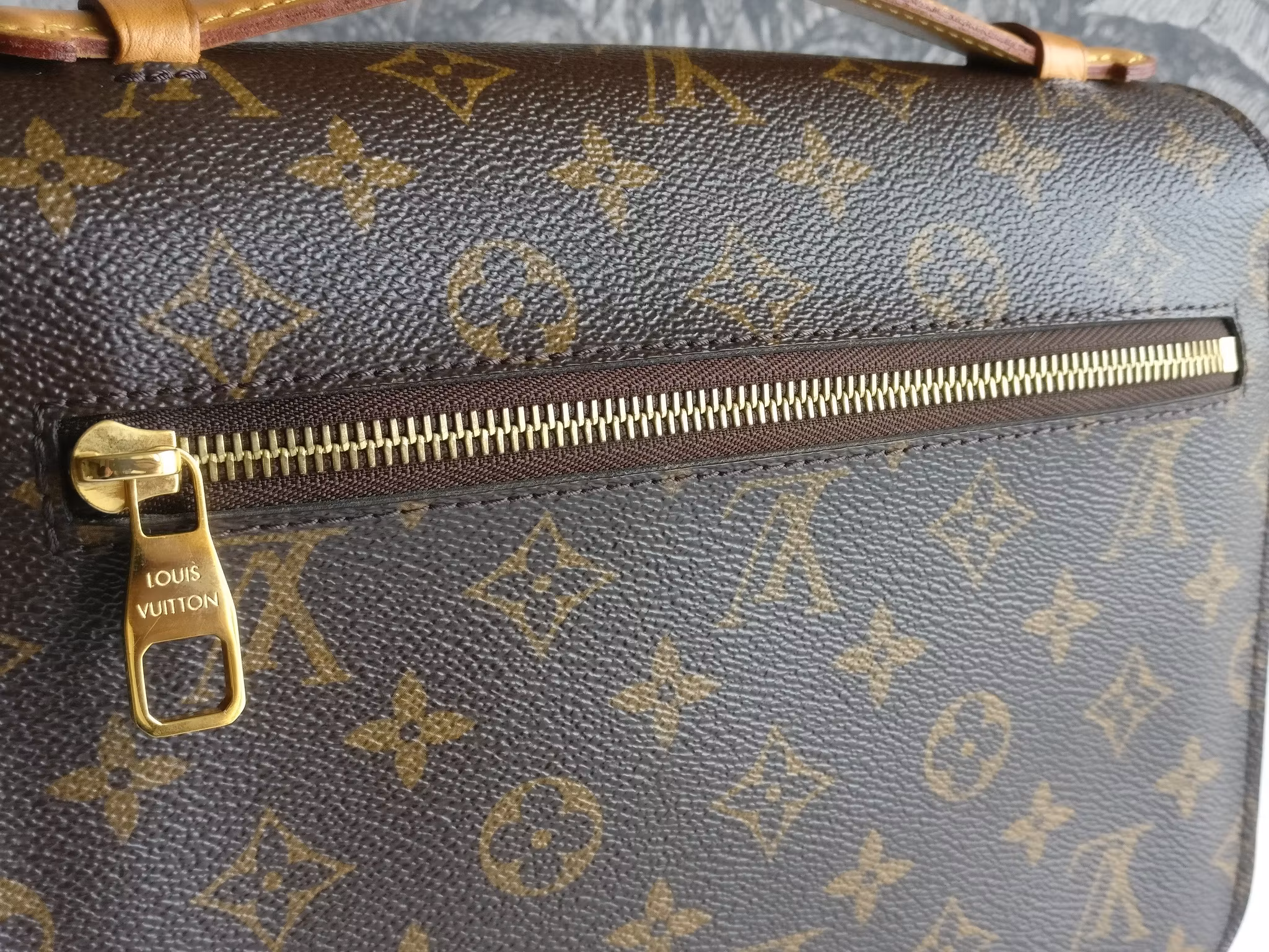 Louis Vuitton Pochette Metis