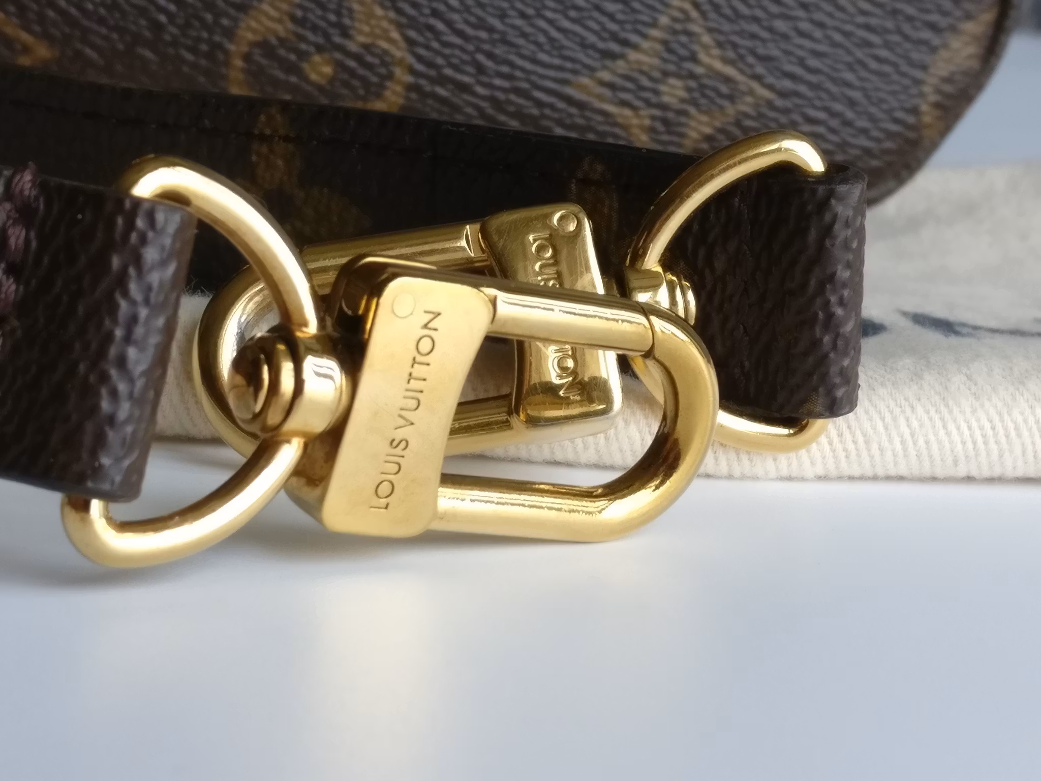 Louis Vuitton Pochette Metis