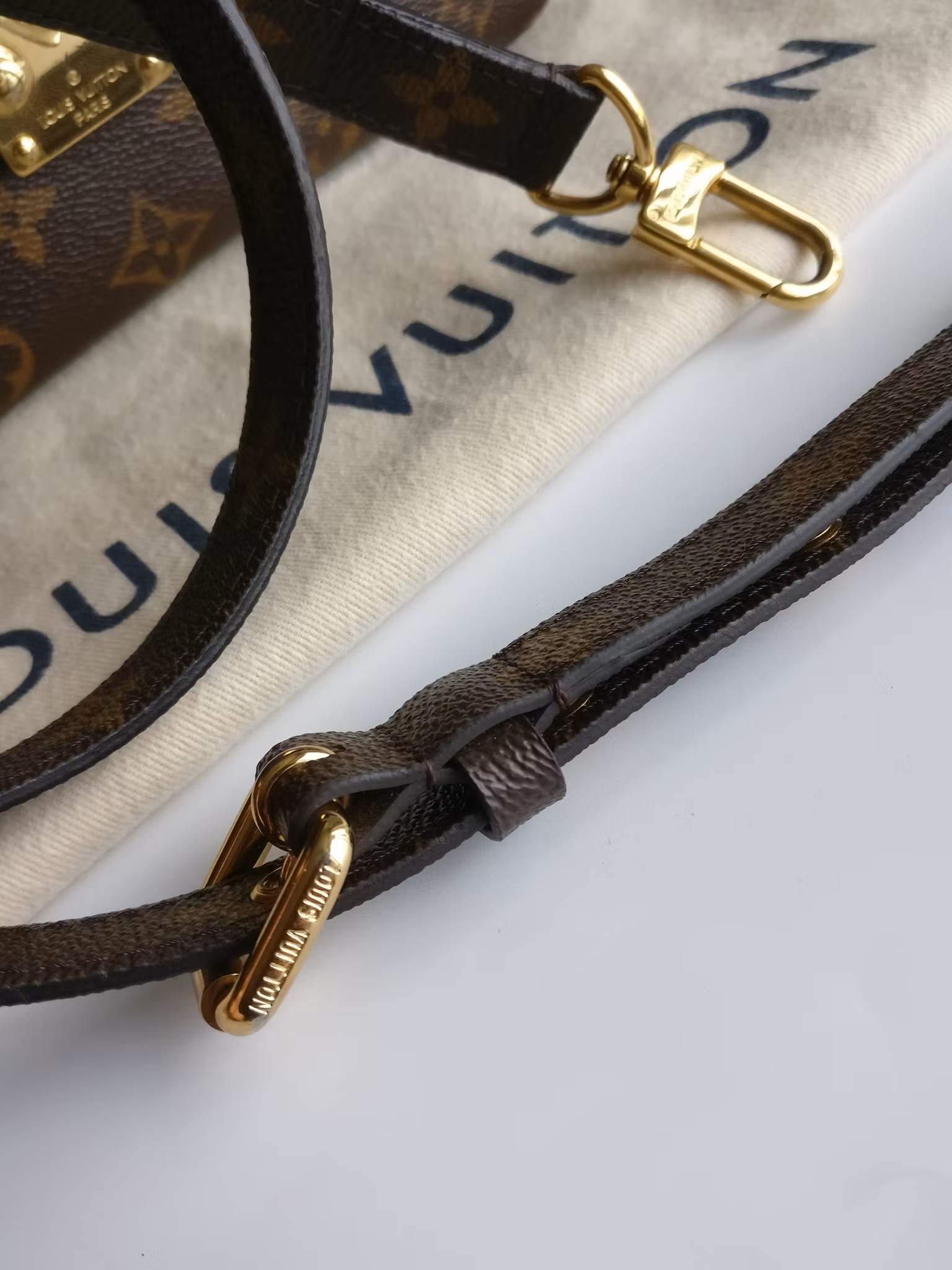 Louis Vuitton Pochette Metis