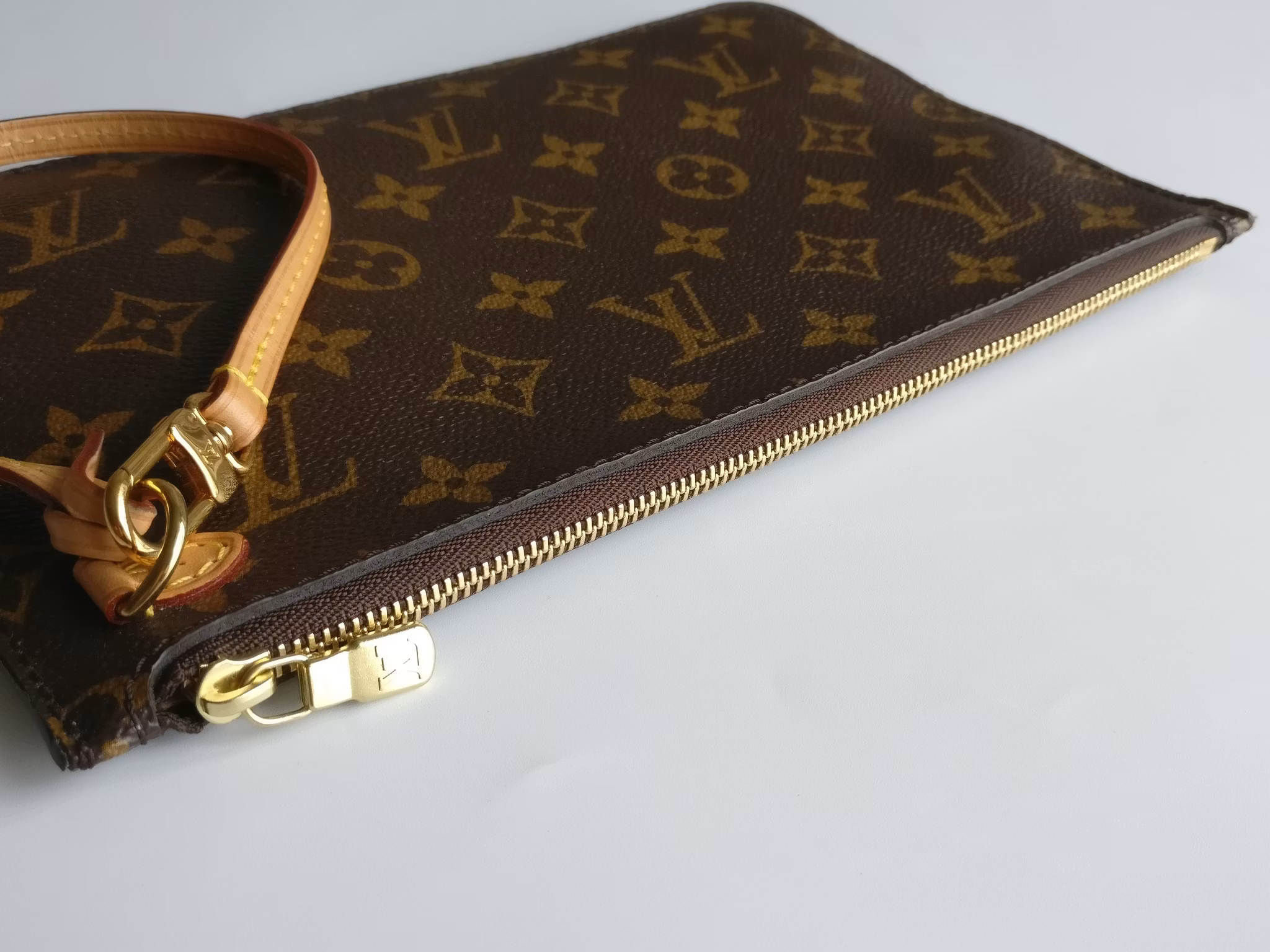 Louis Vuitton Neverfull MM pochette