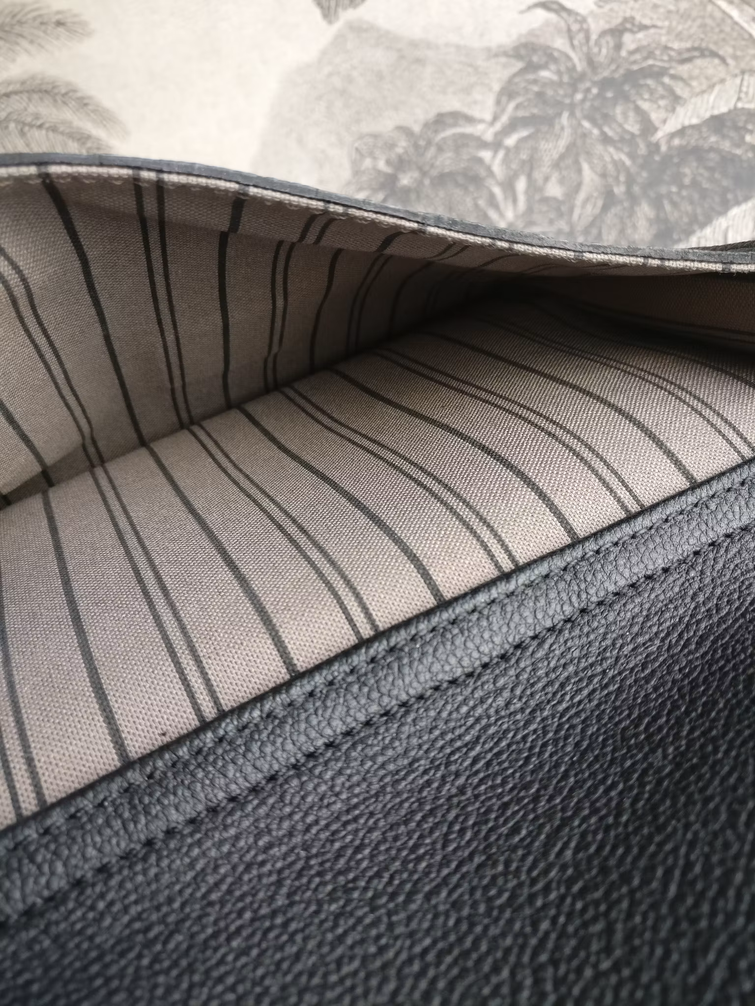 Louis Vuitton Metis Hobo