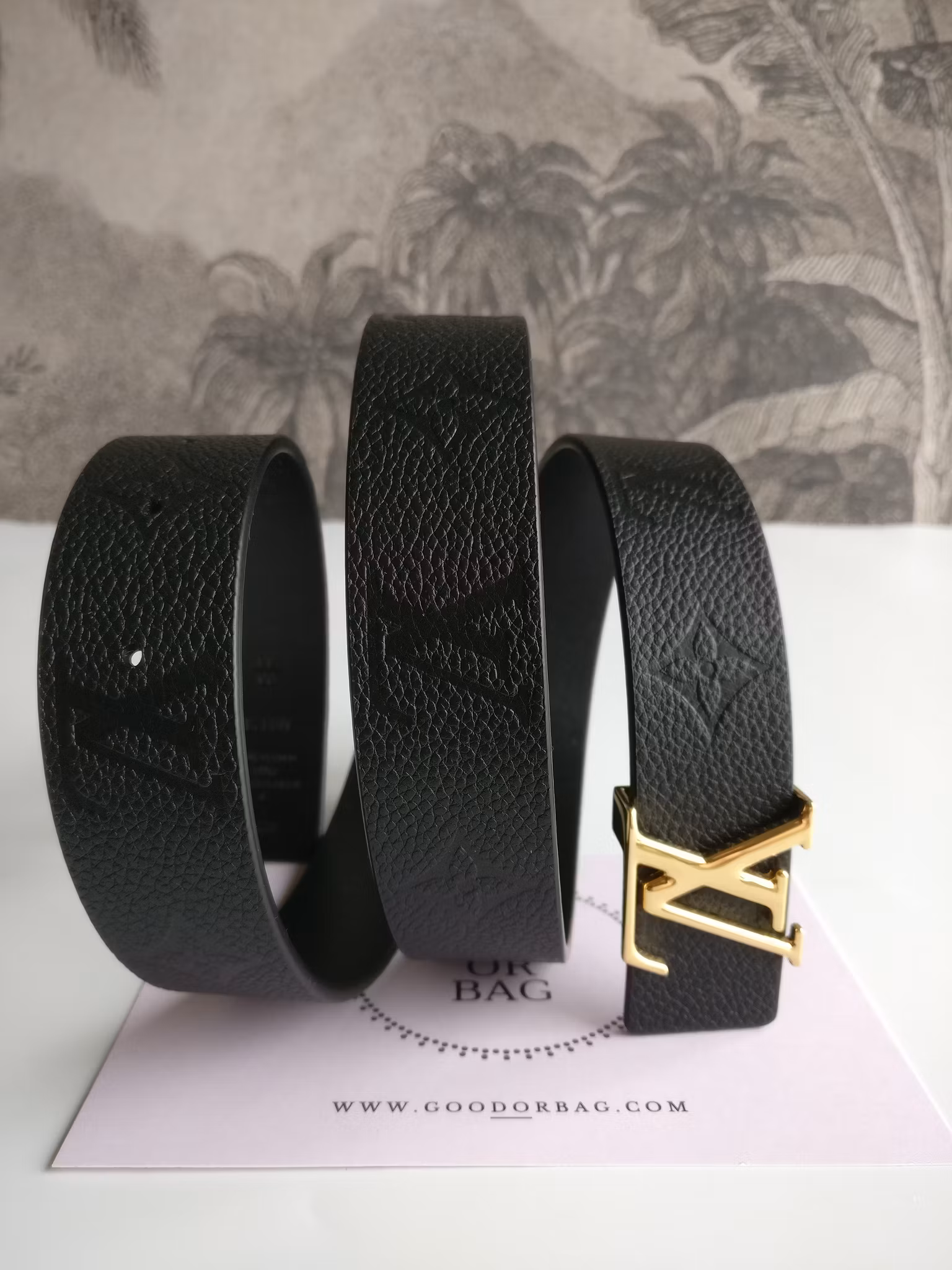 Louis Vuitton LV Iconic 30mm Reversible belt empreinte
