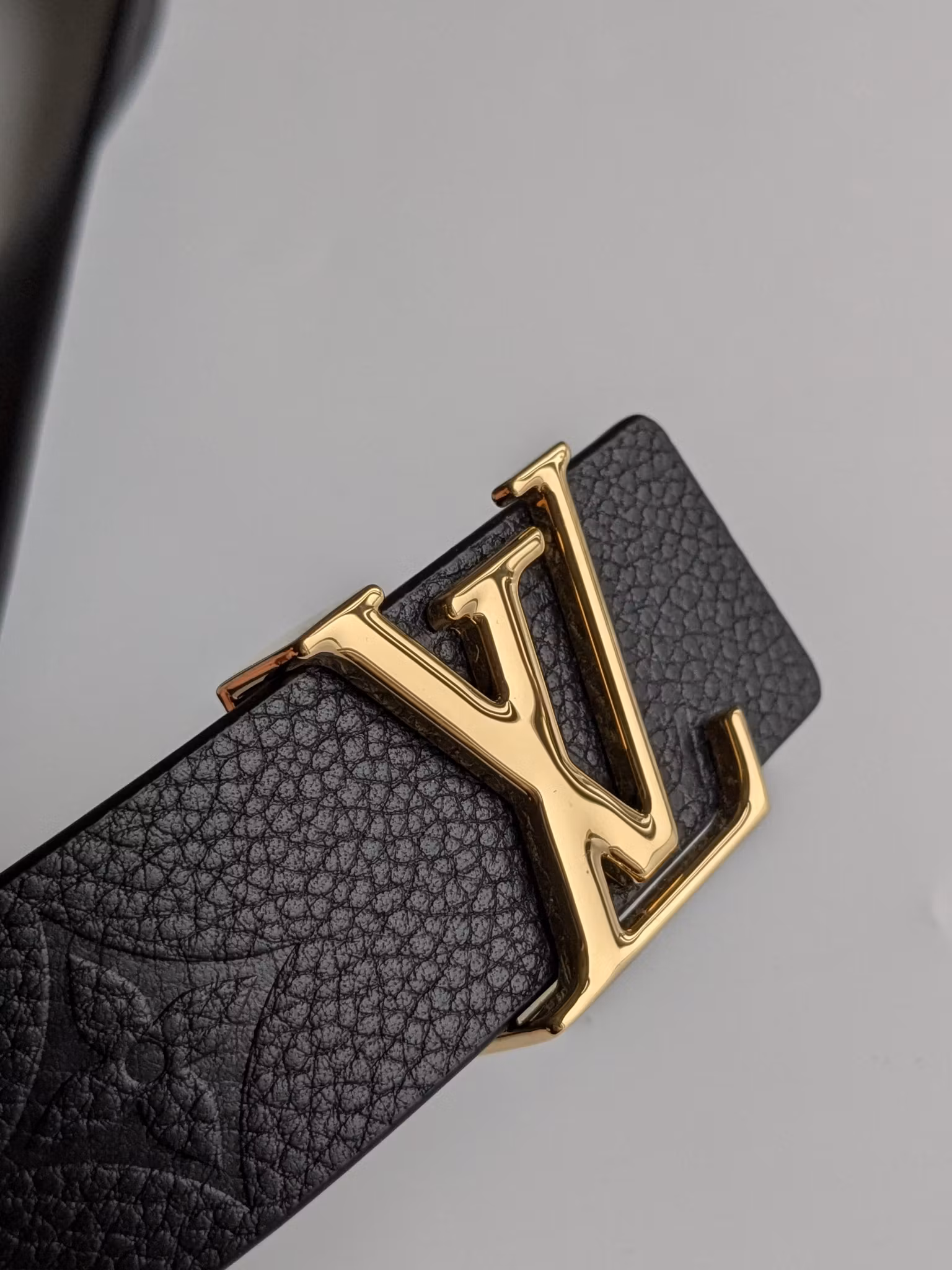 Louis Vuitton LV Iconic 30mm Reversible belt empreinte