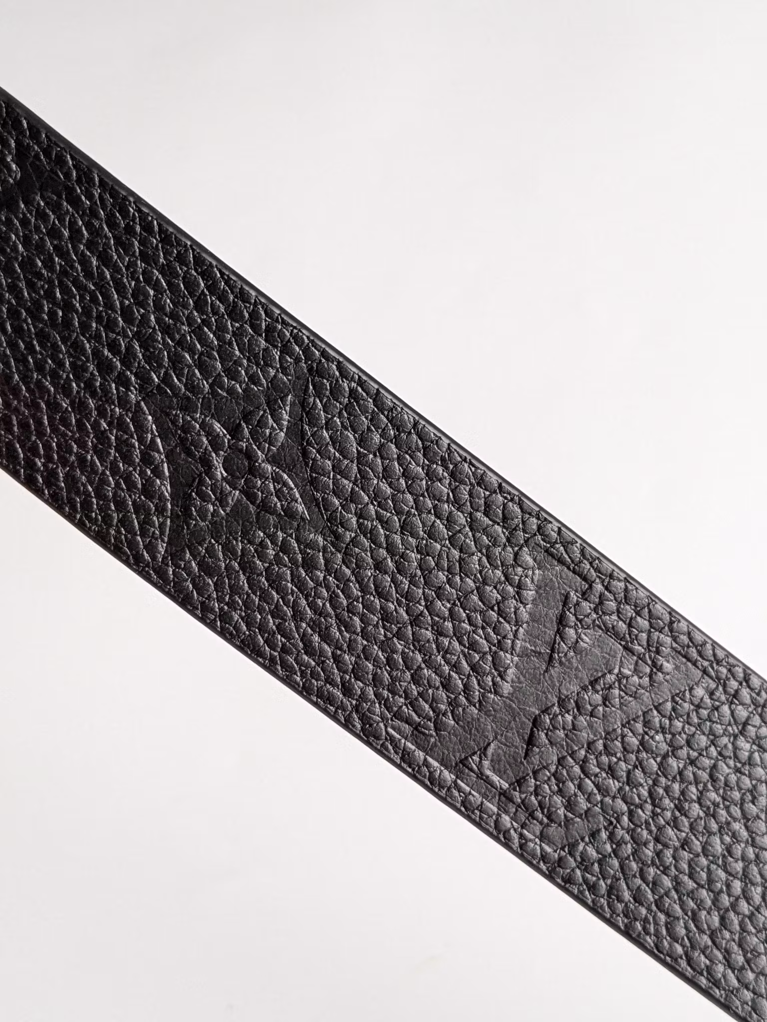 Louis Vuitton LV Iconic 30mm Reversible belt empreinte