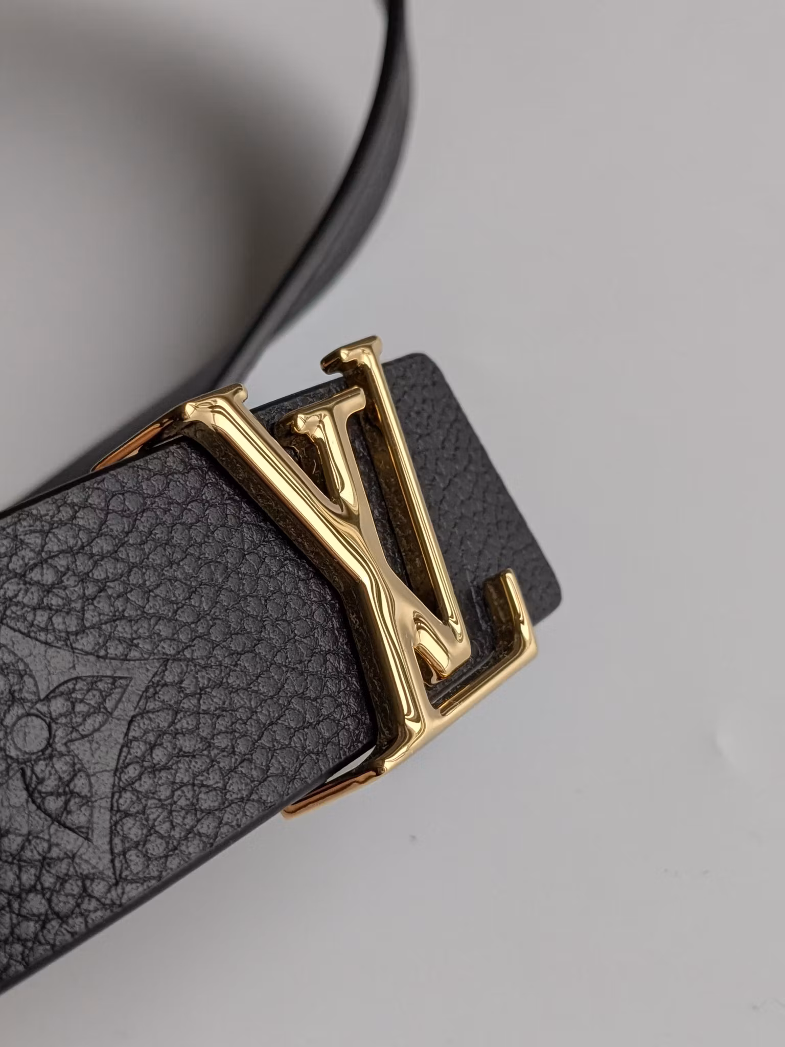 Louis Vuitton LV Iconic 30mm Reversible belt empreinte