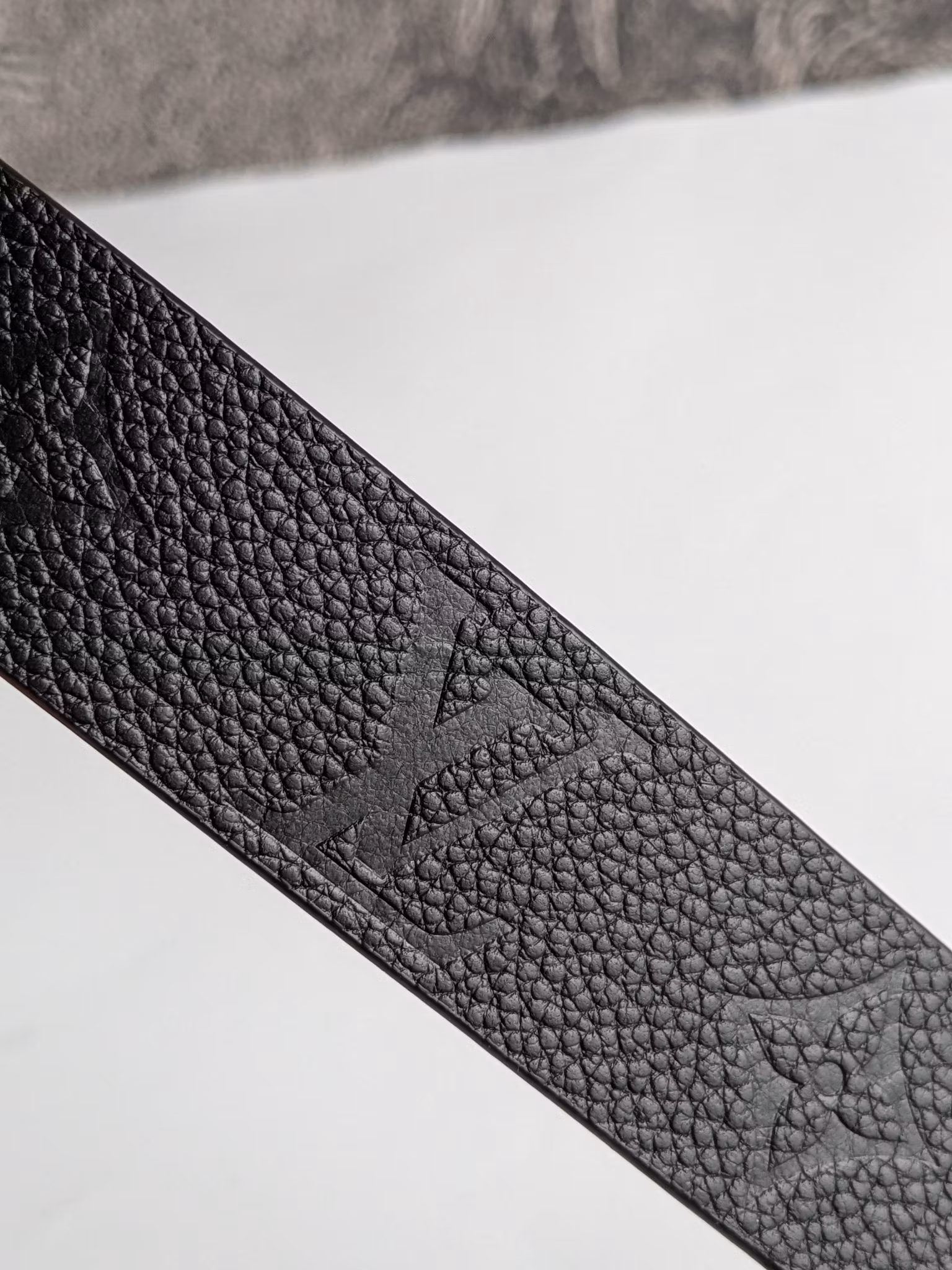 Louis Vuitton LV Iconic 30mm Reversible belt empreinte