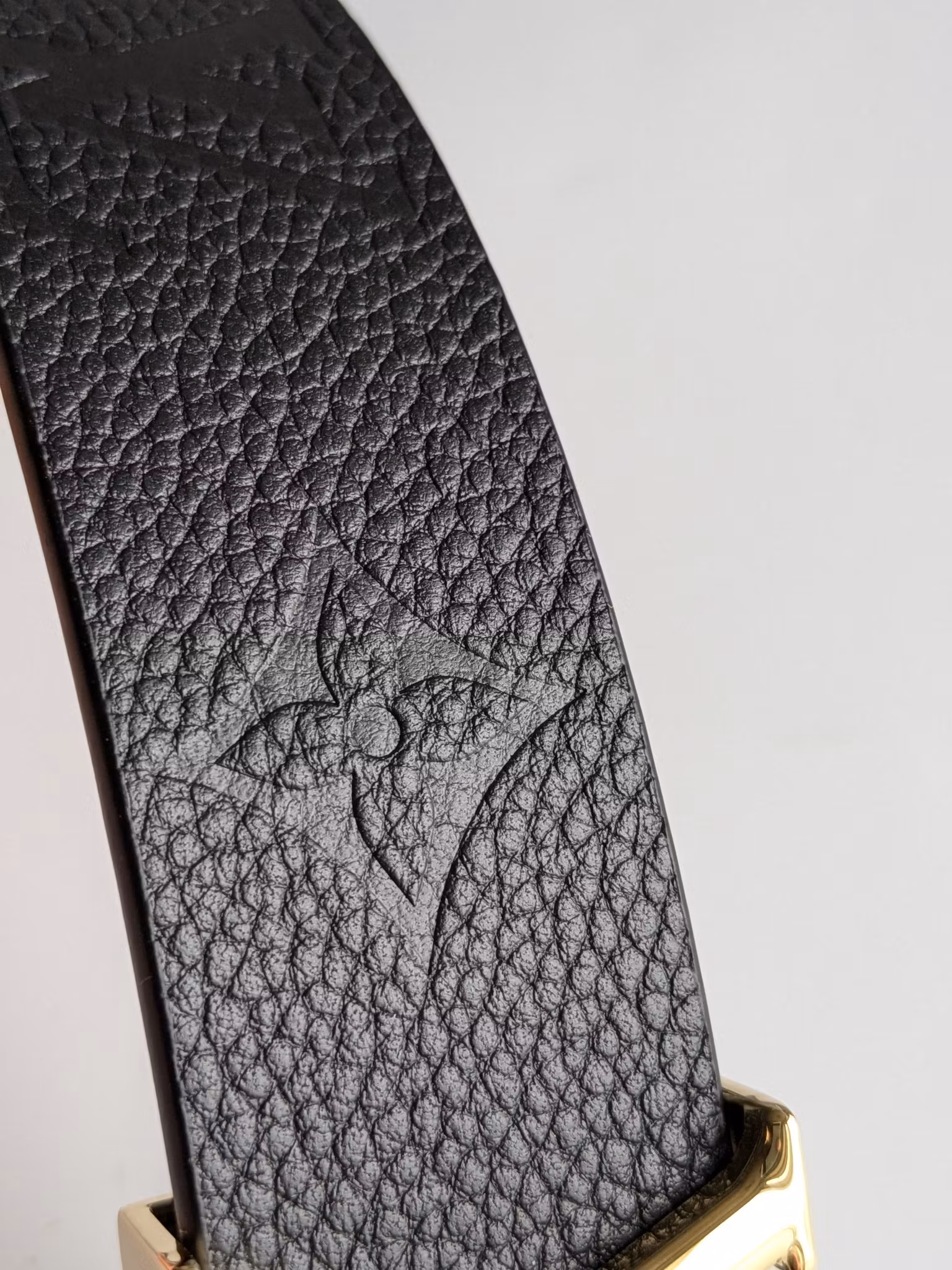 Louis Vuitton LV Iconic 30mm Reversible belt empreinte