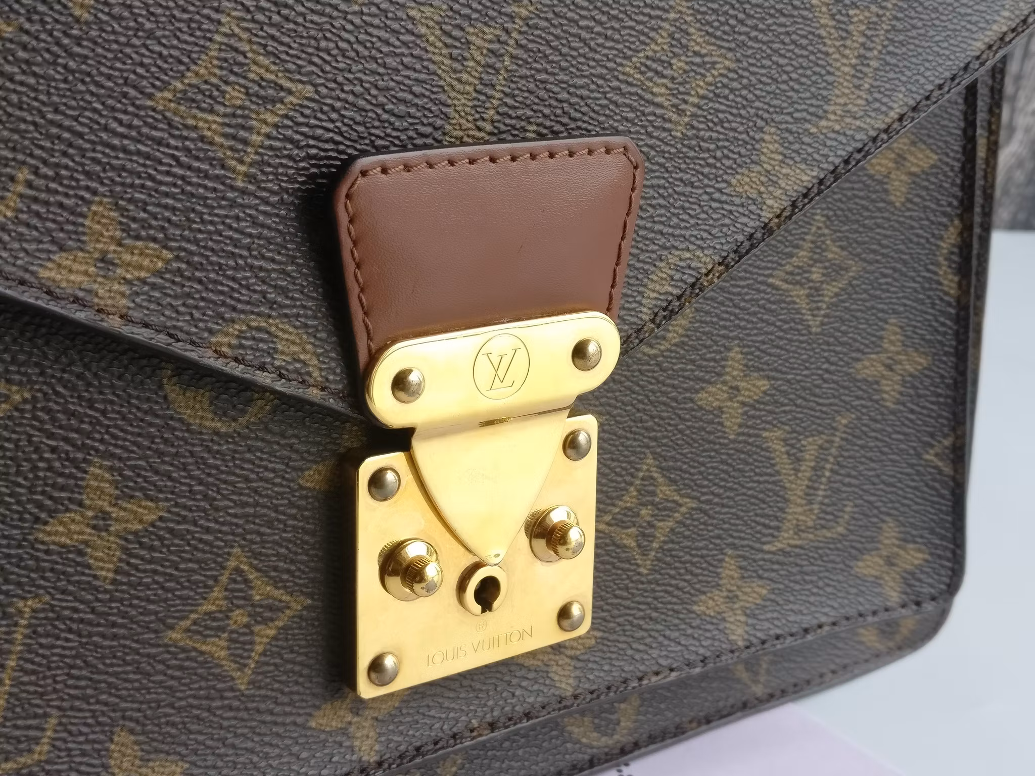 Louis Vuitton Monceau 28