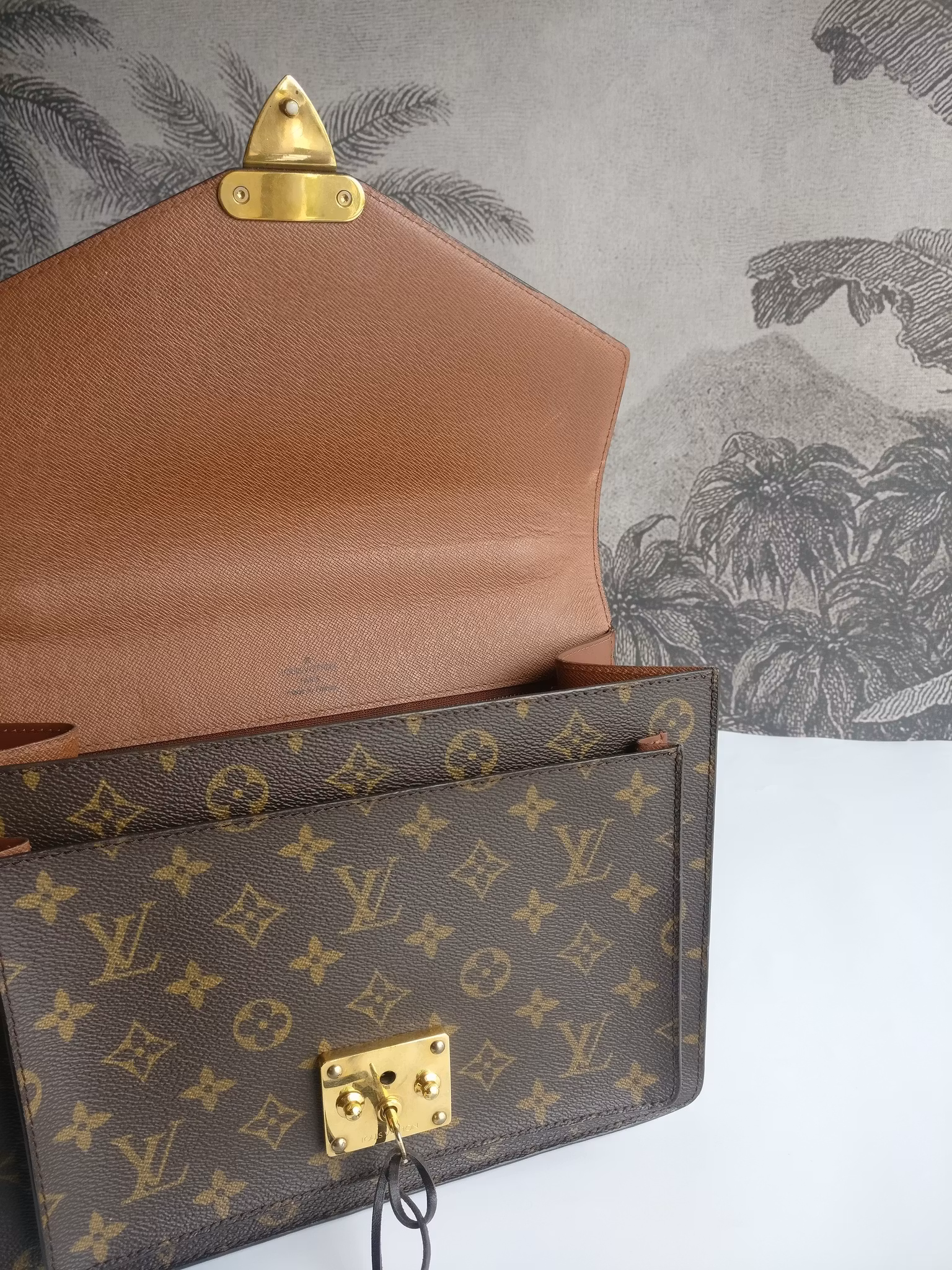 Louis Vuitton Monceau 28