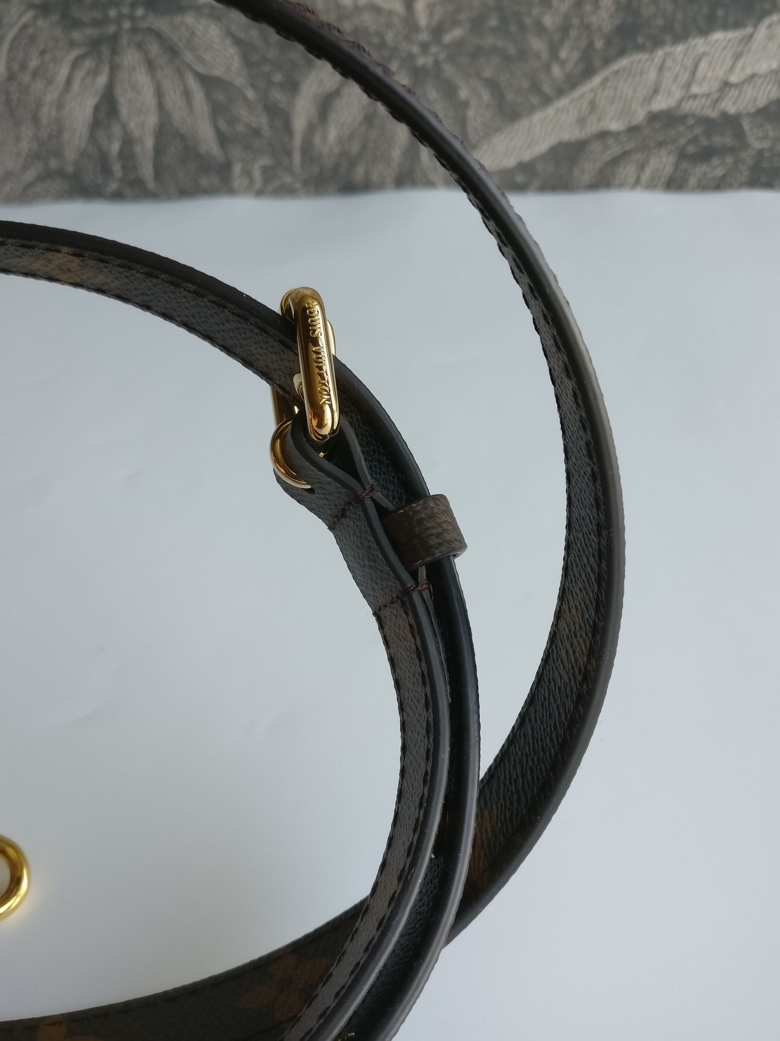 Louis Vuitton adjustable Metis shoulder strap