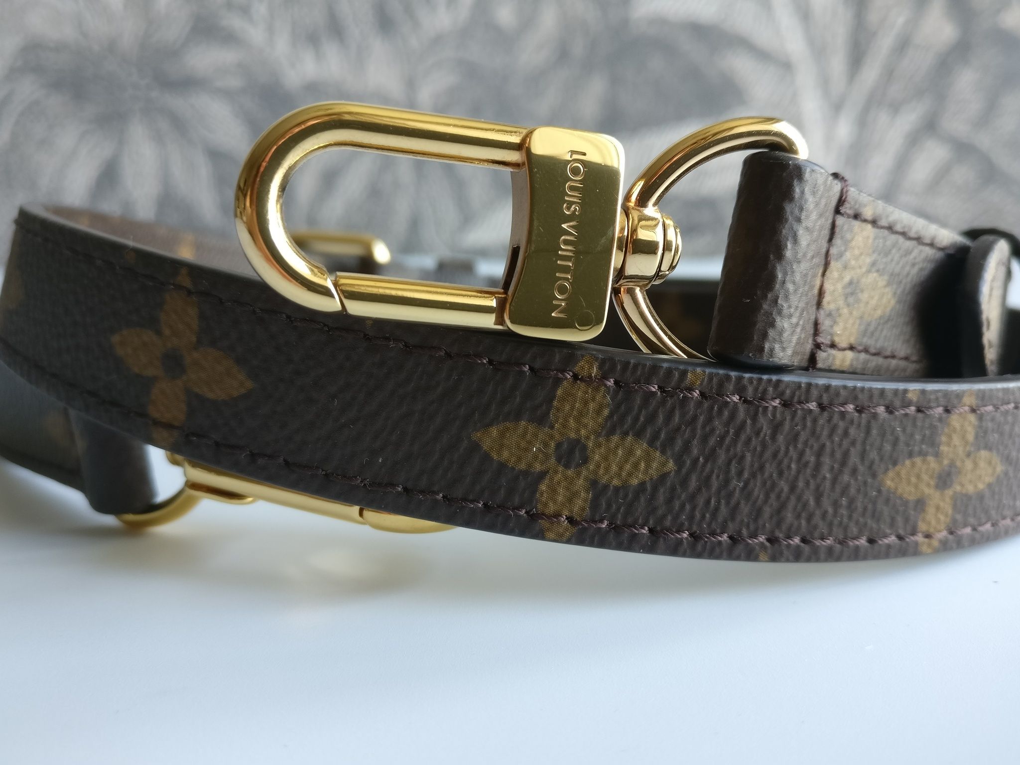 Louis Vuitton adjustable Metis shoulder strap