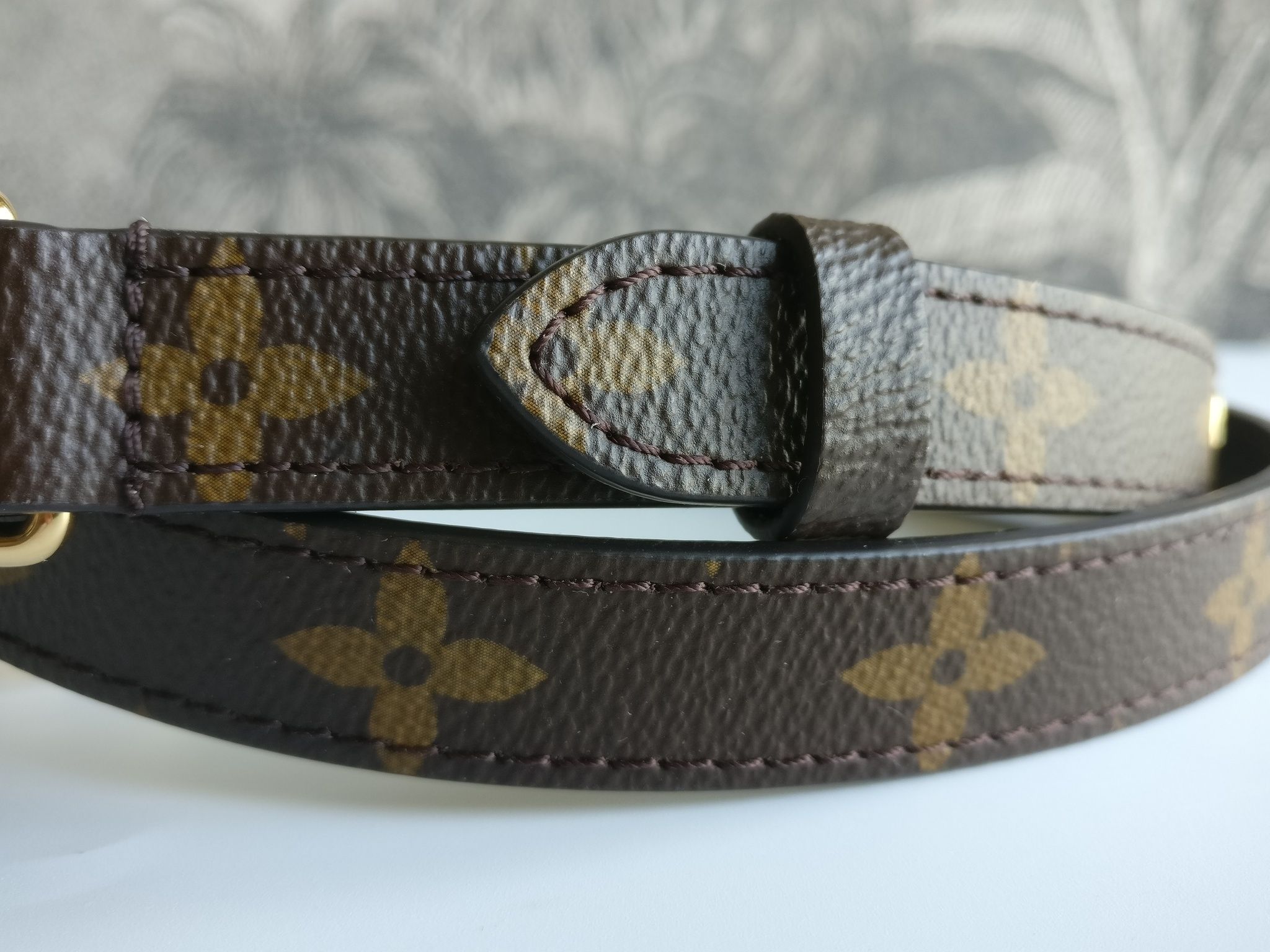 Louis Vuitton adjustable Metis shoulder strap