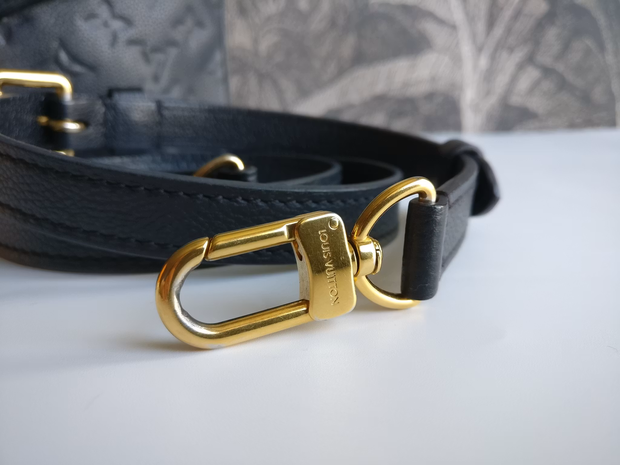 Louis Vuitton Pochette Metis black empreinte