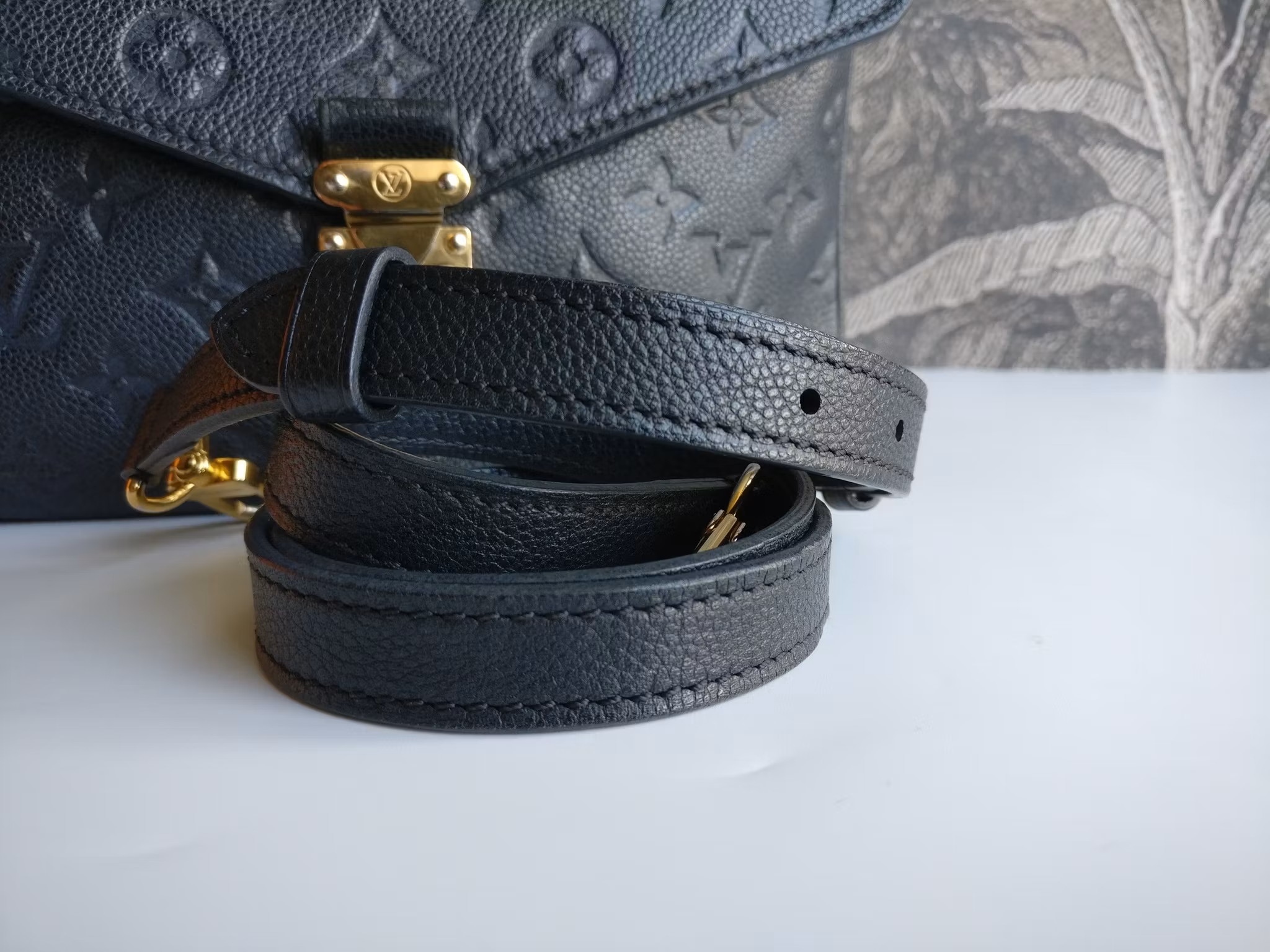Louis Vuitton Pochette Metis black empreinte