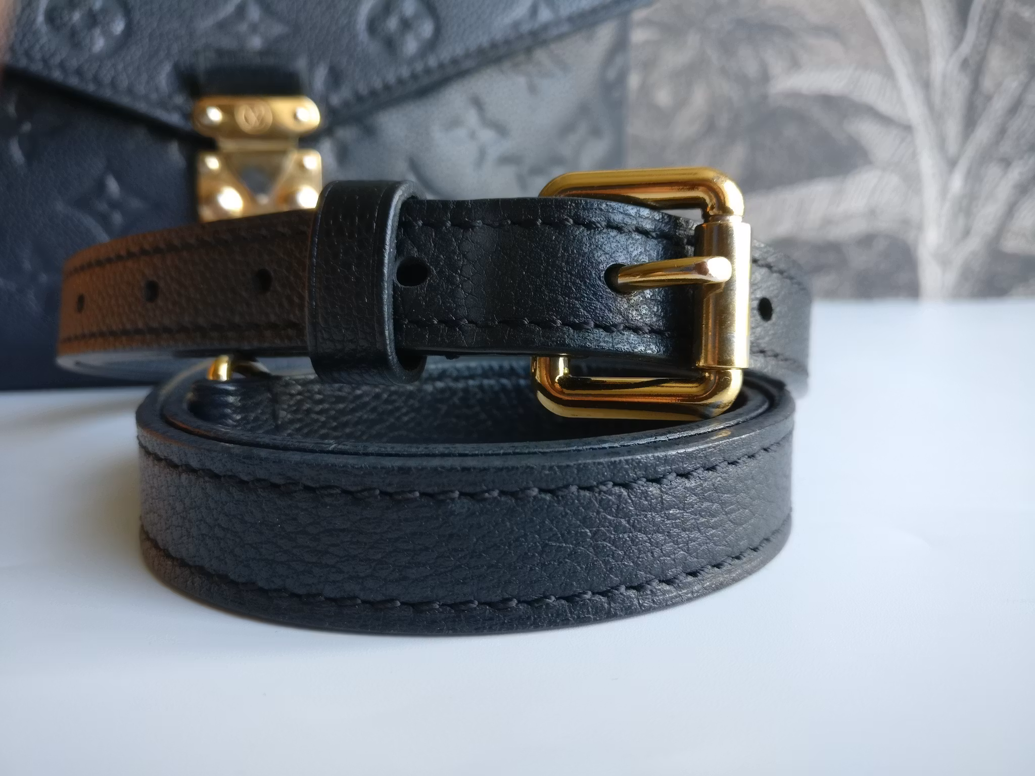 Louis Vuitton Pochette Metis black empreinte