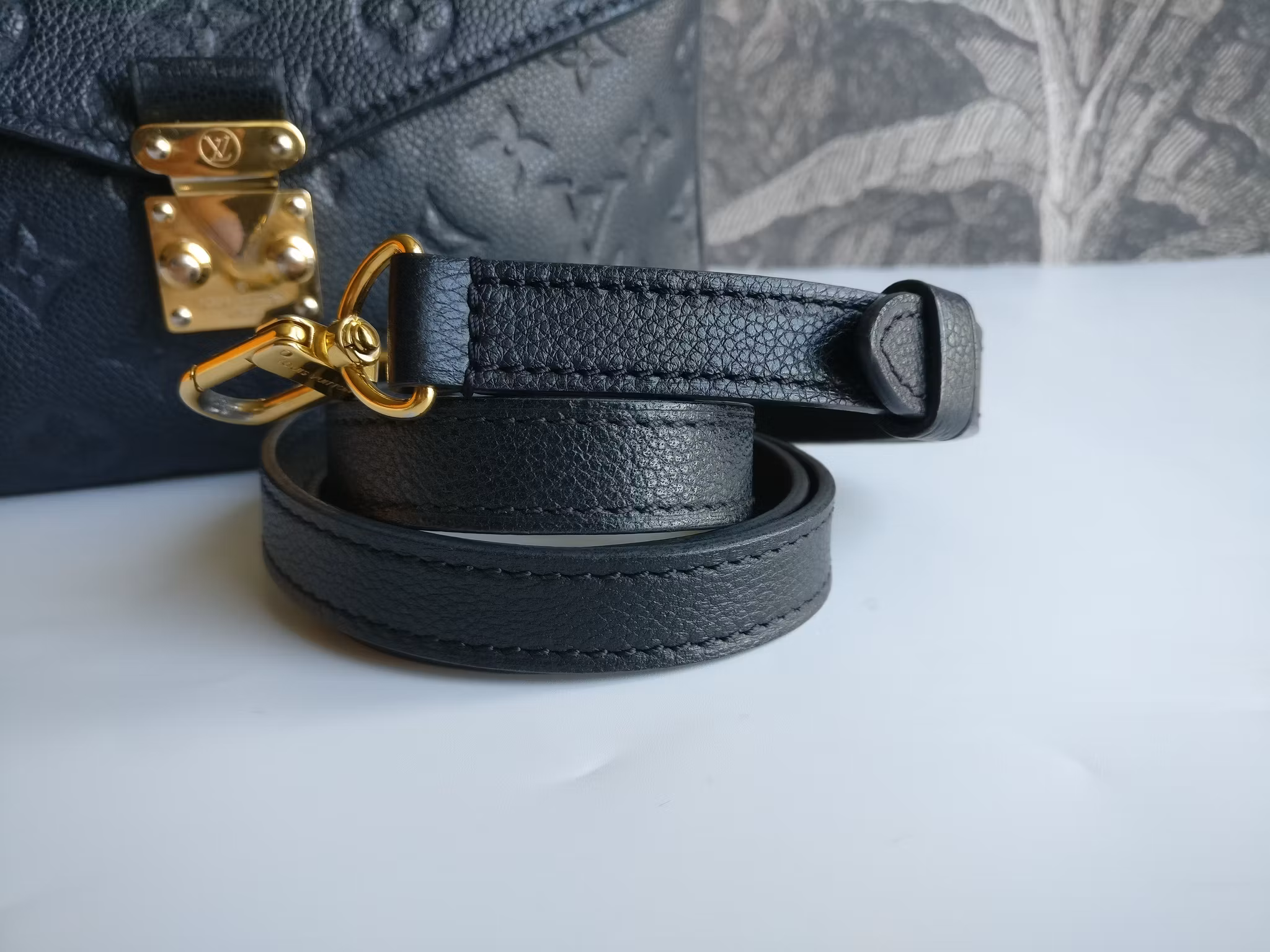 Louis Vuitton Pochette Metis black empreinte