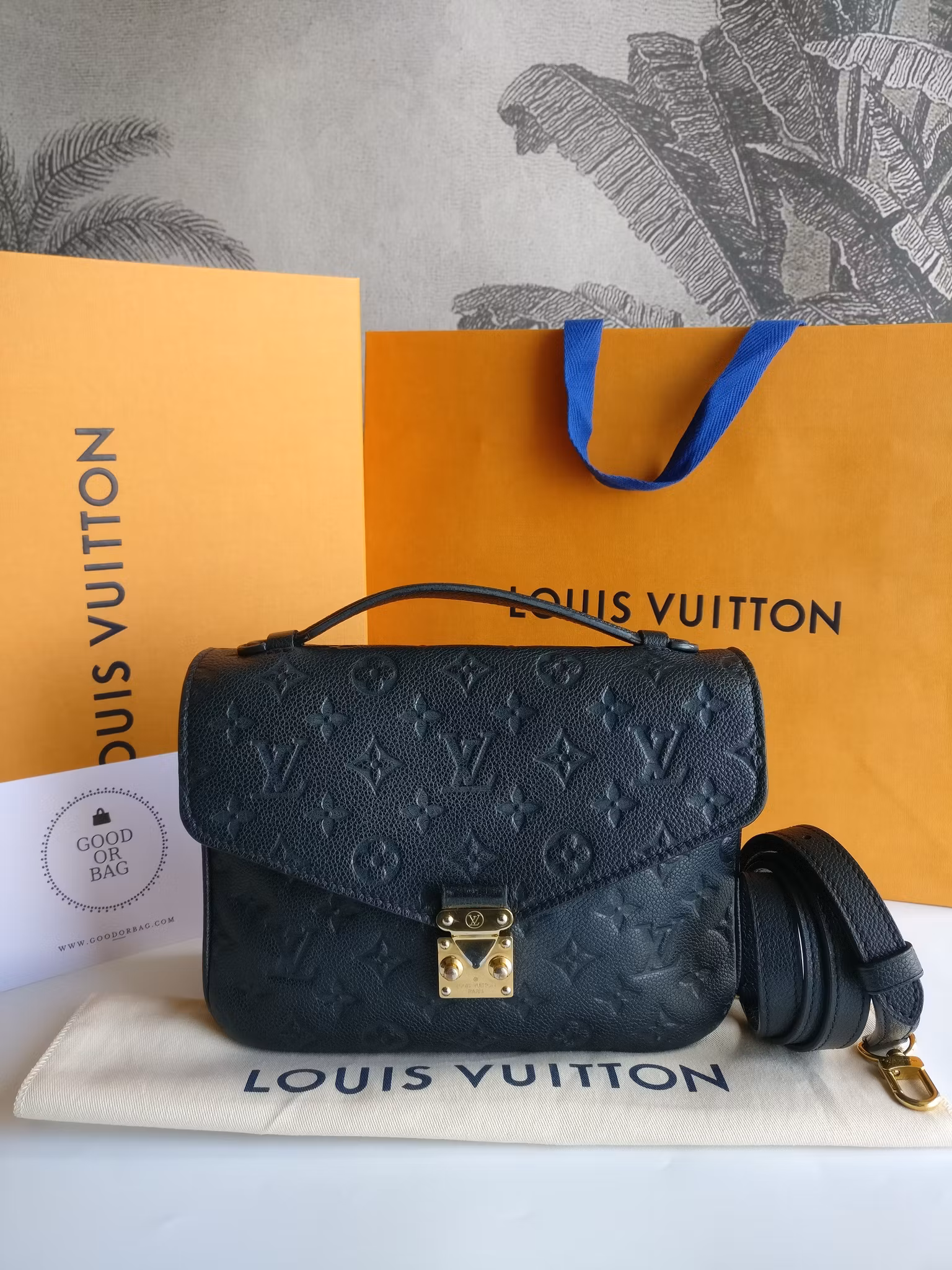 Louis Vuitton Pochette Metis black empreinte