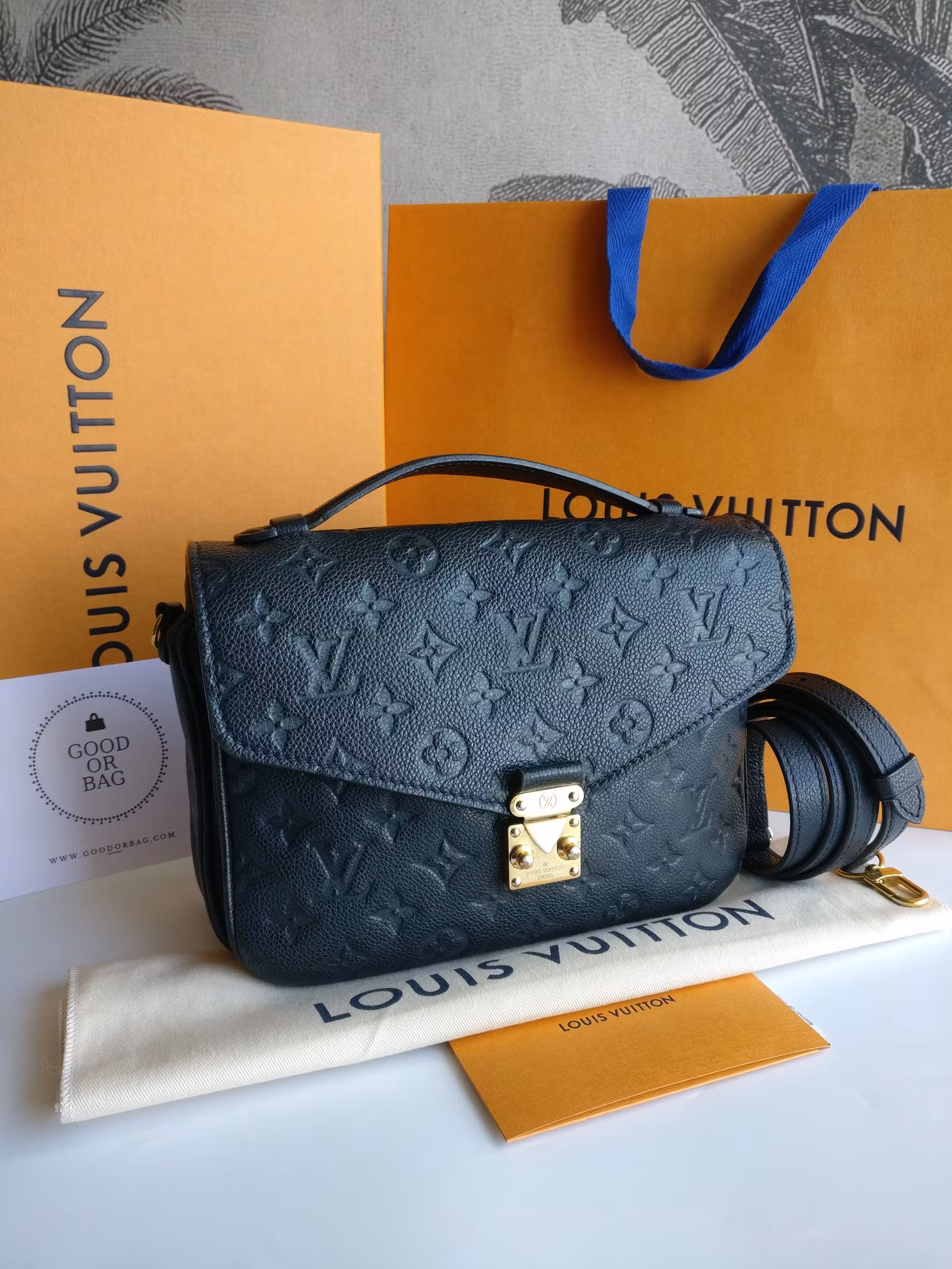 Louis Vuitton Pochette Metis black empreinte
