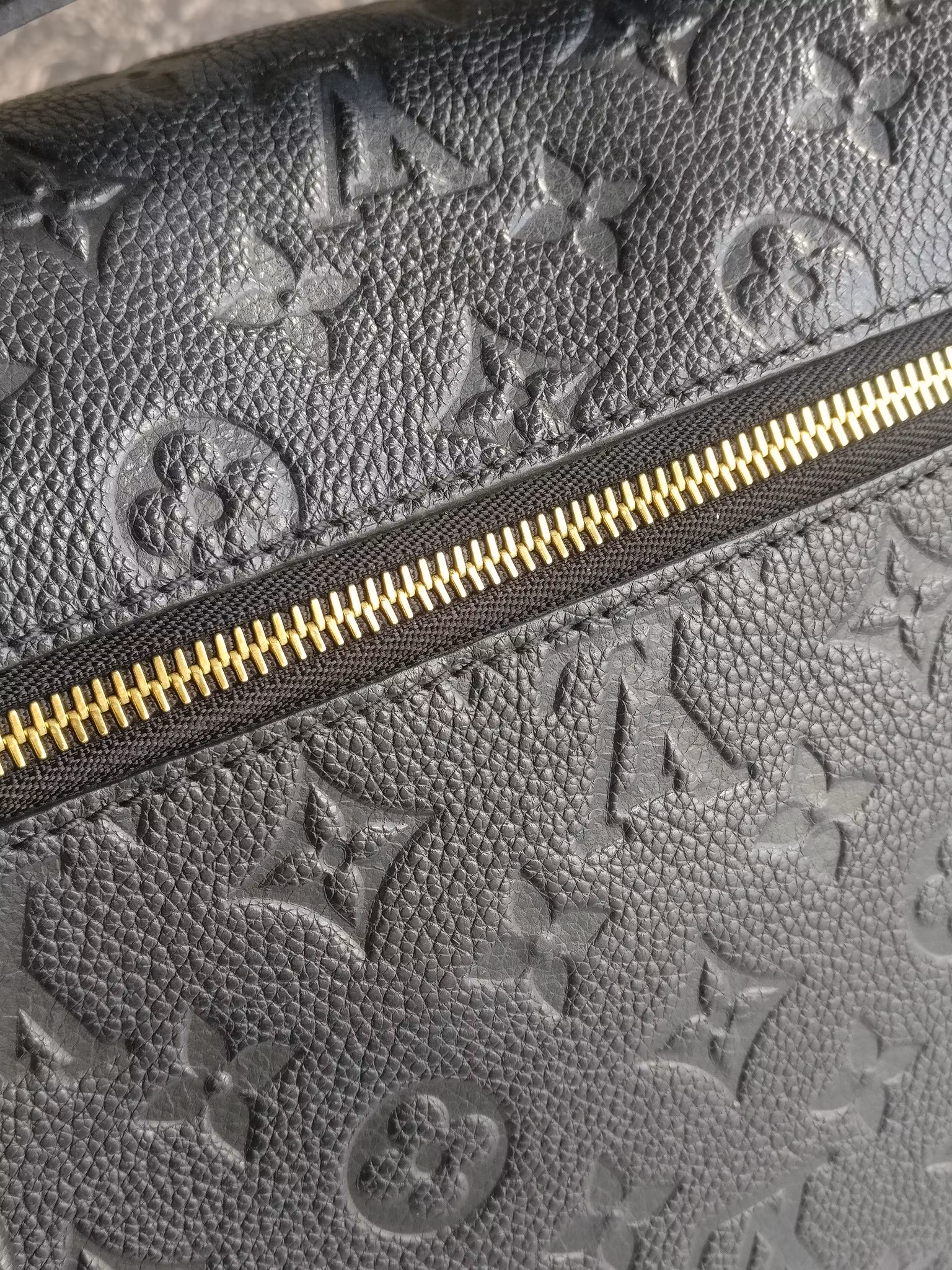 Louis Vuitton Pochette Metis black empreinte