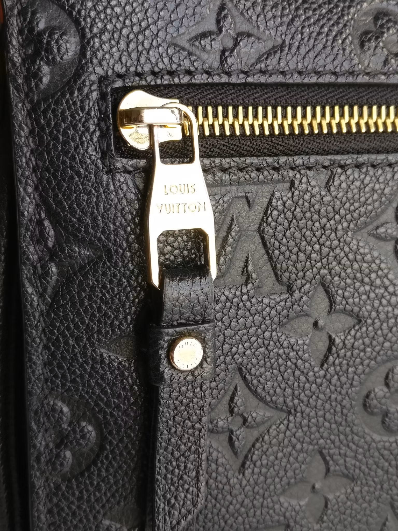 Louis Vuitton Pochette Metis black empreinte