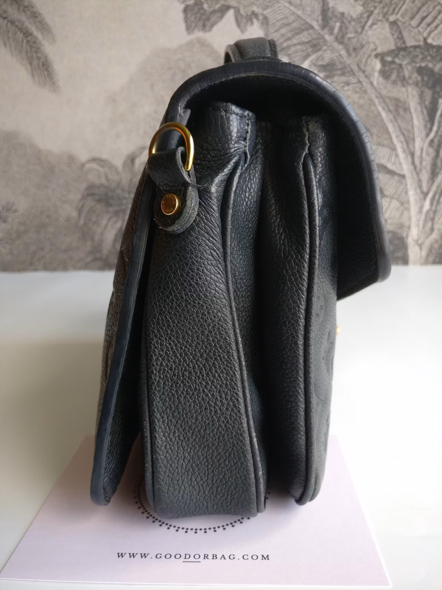 Louis Vuitton Pochette Metis black empreinte