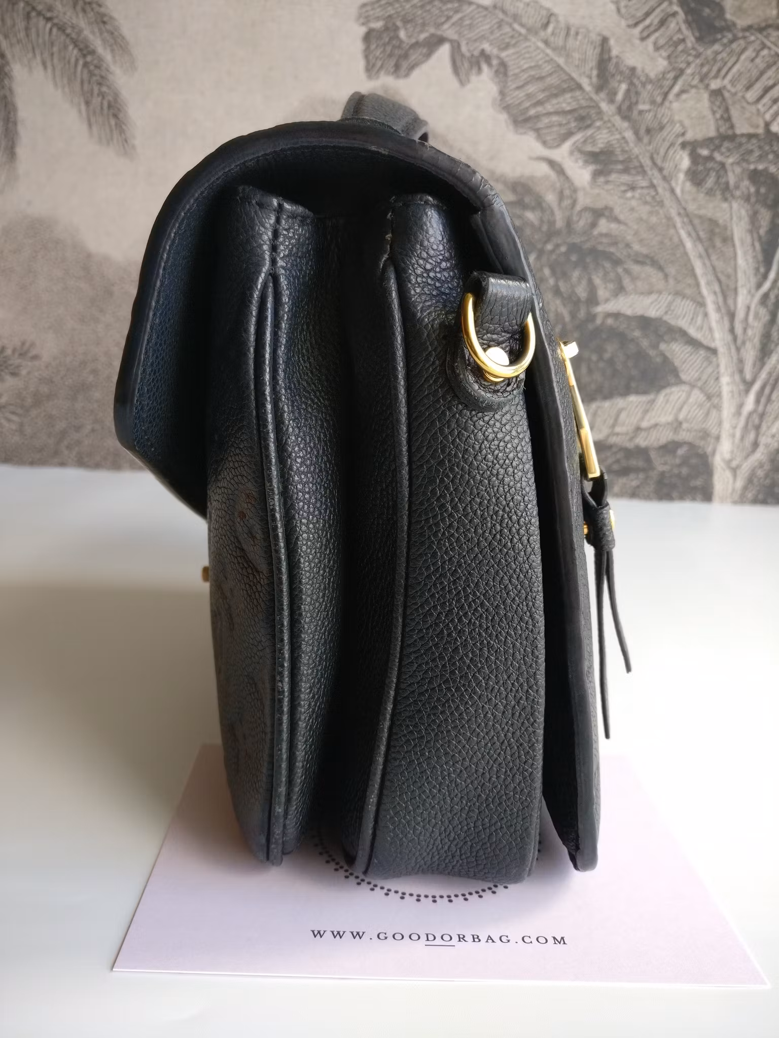 Louis Vuitton Pochette Metis black empreinte