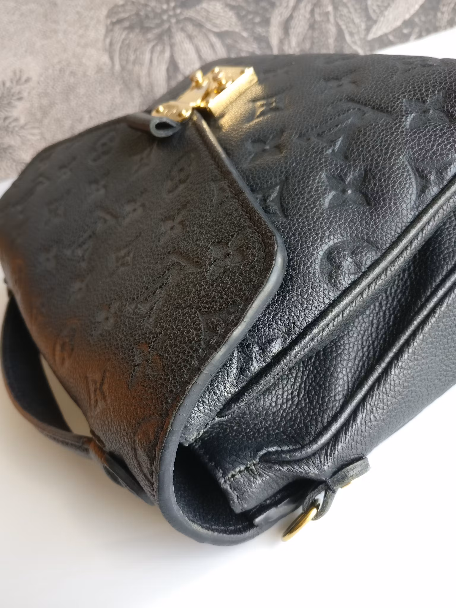Louis Vuitton Pochette Metis black empreinte