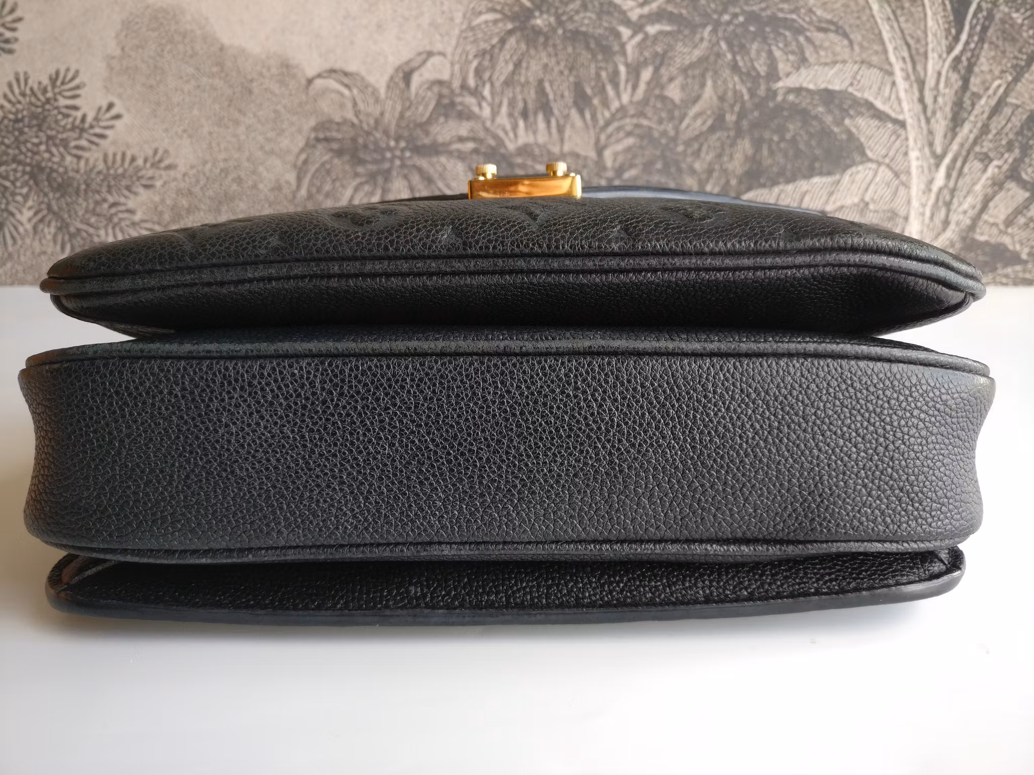Louis Vuitton Pochette Metis black empreinte