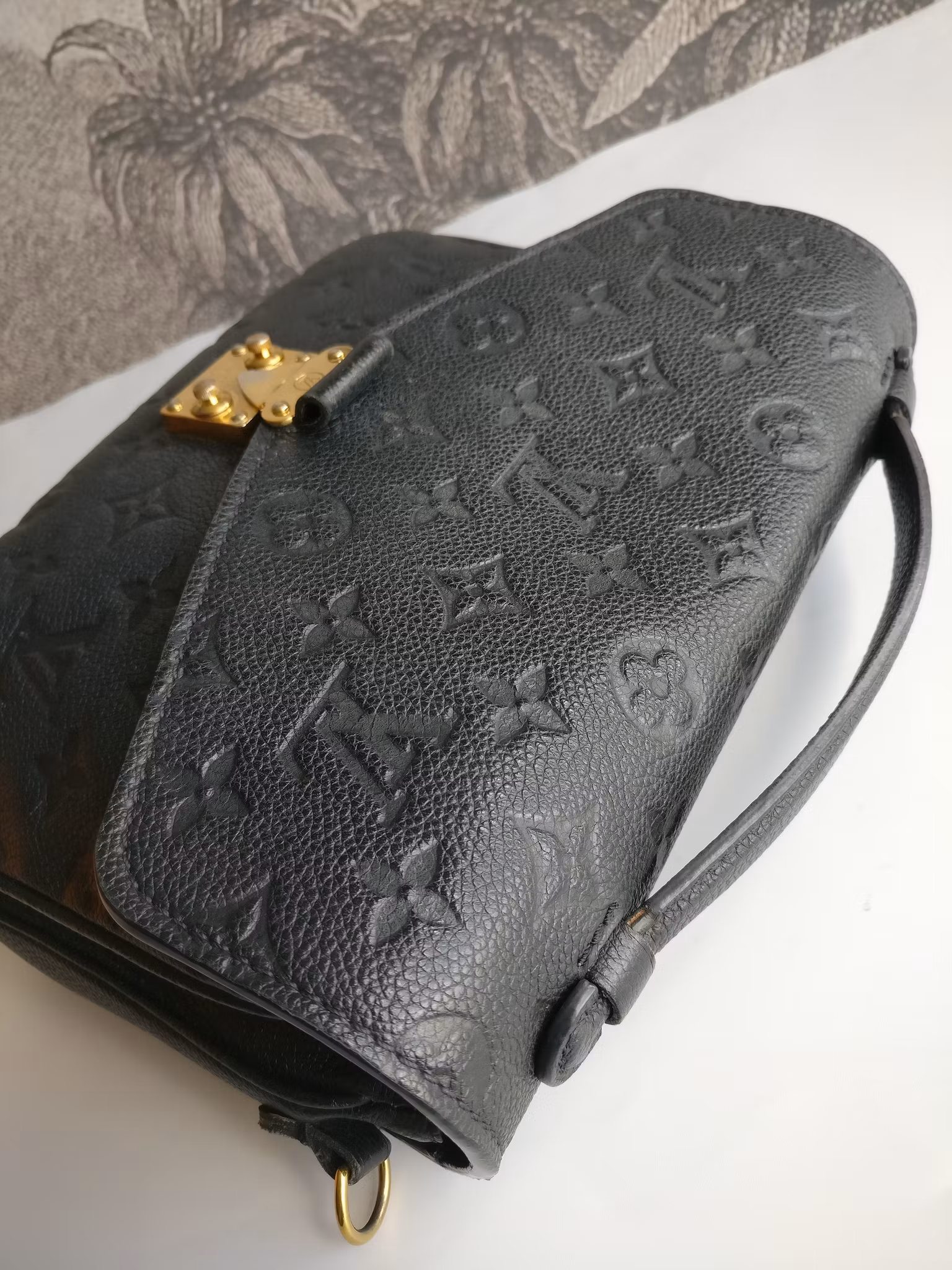 Louis Vuitton Pochette Metis black empreinte
