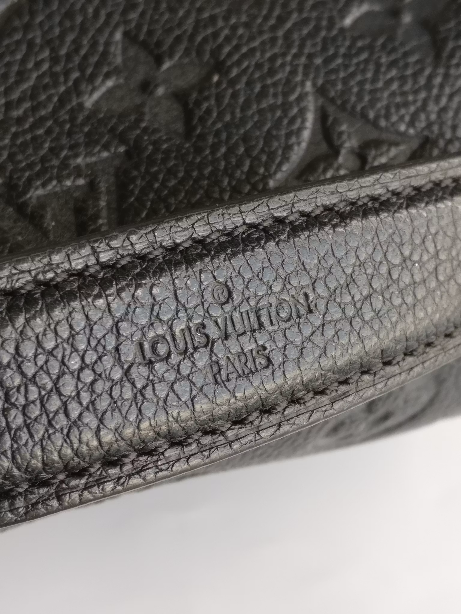 Louis Vuitton Pochette Metis black empreinte