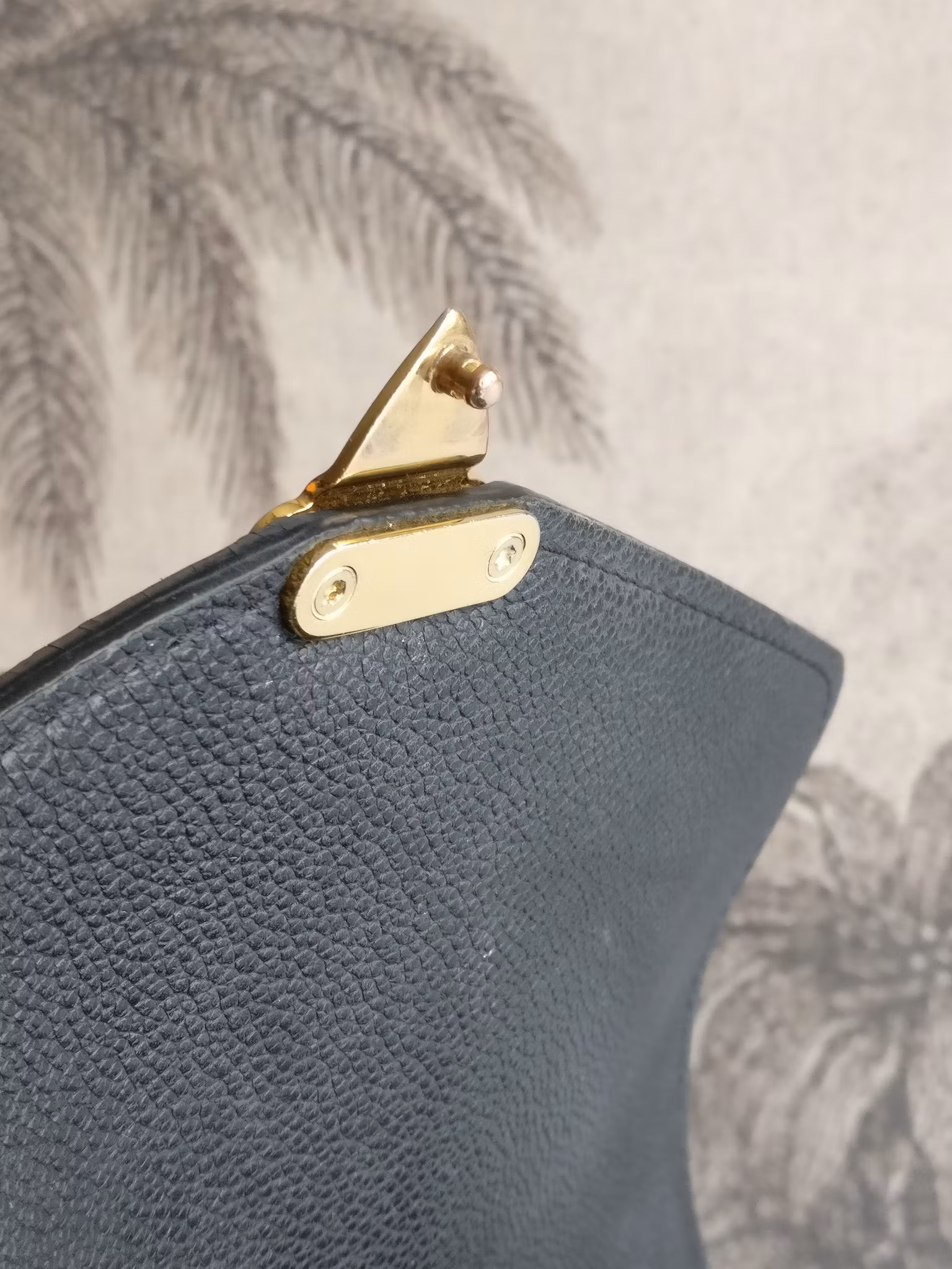 Louis Vuitton Pochette Metis black empreinte