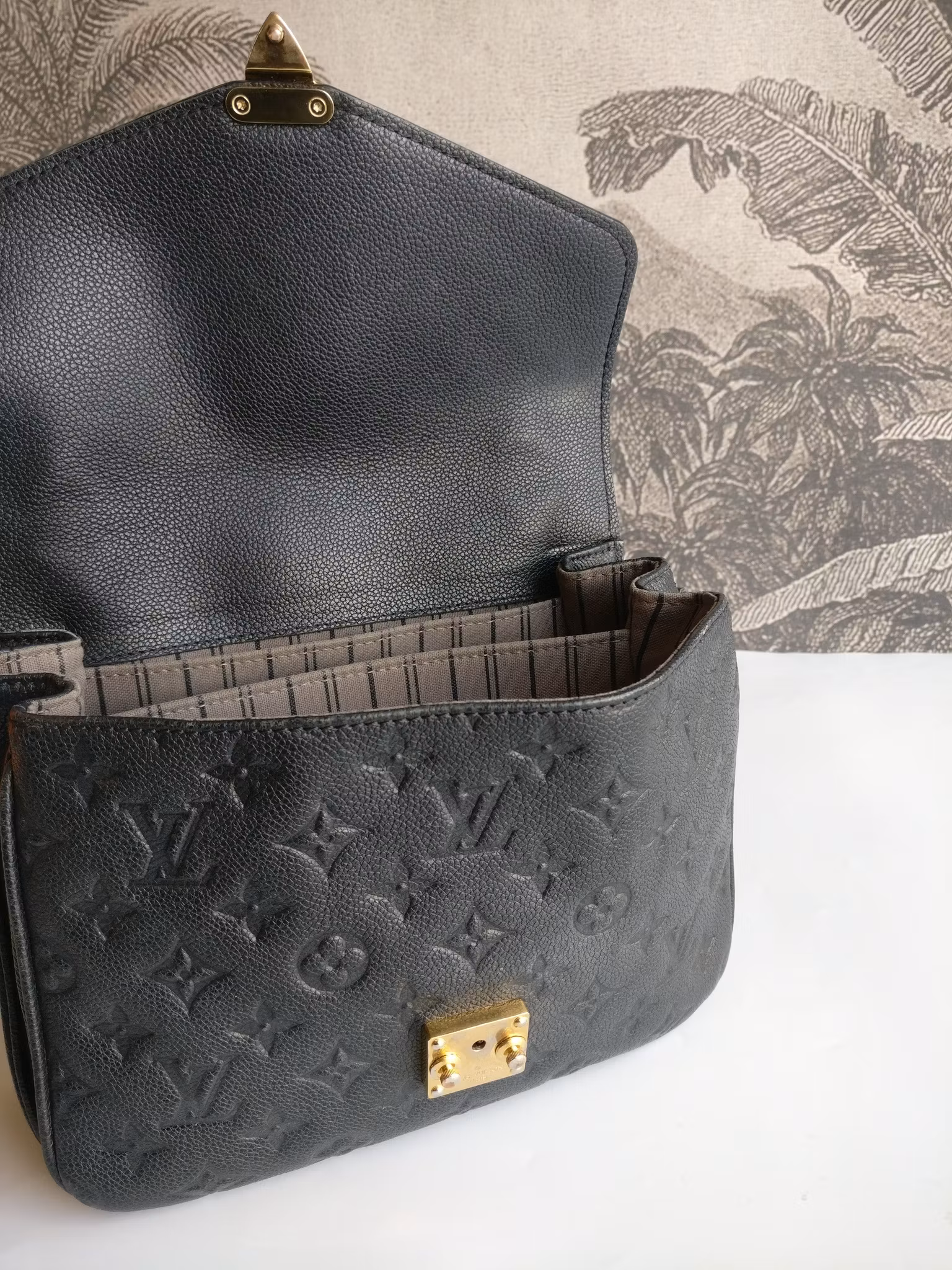 Louis Vuitton Pochette Metis black empreinte