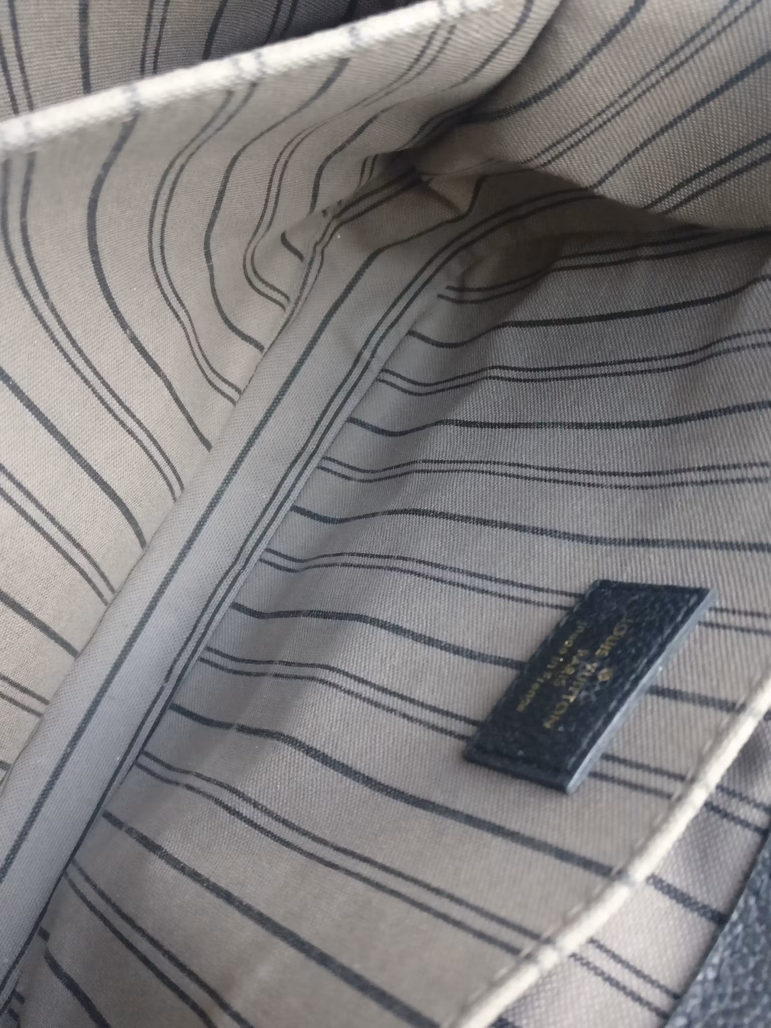 Louis Vuitton Pochette Metis black empreinte