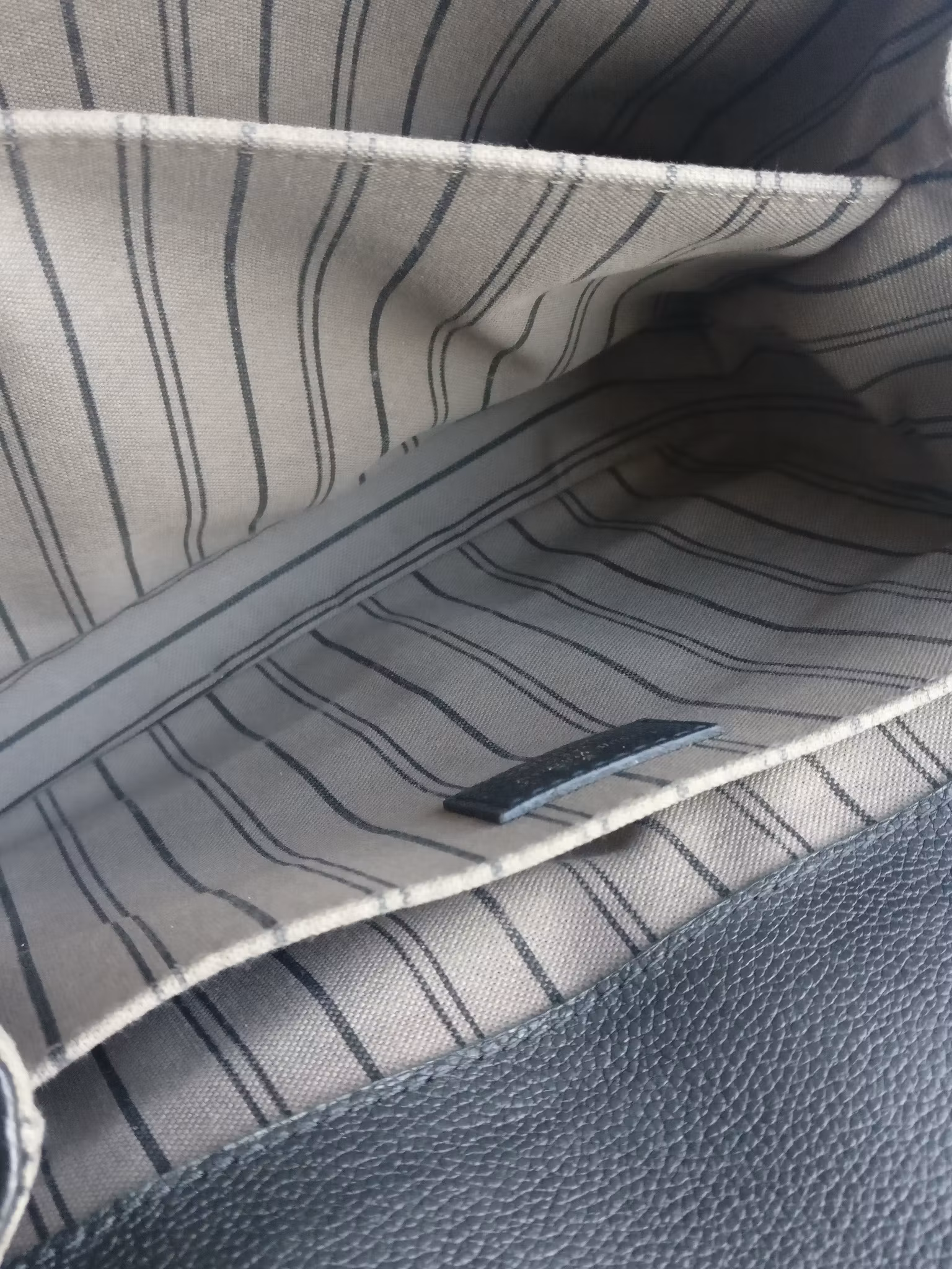 Louis Vuitton Pochette Metis black empreinte