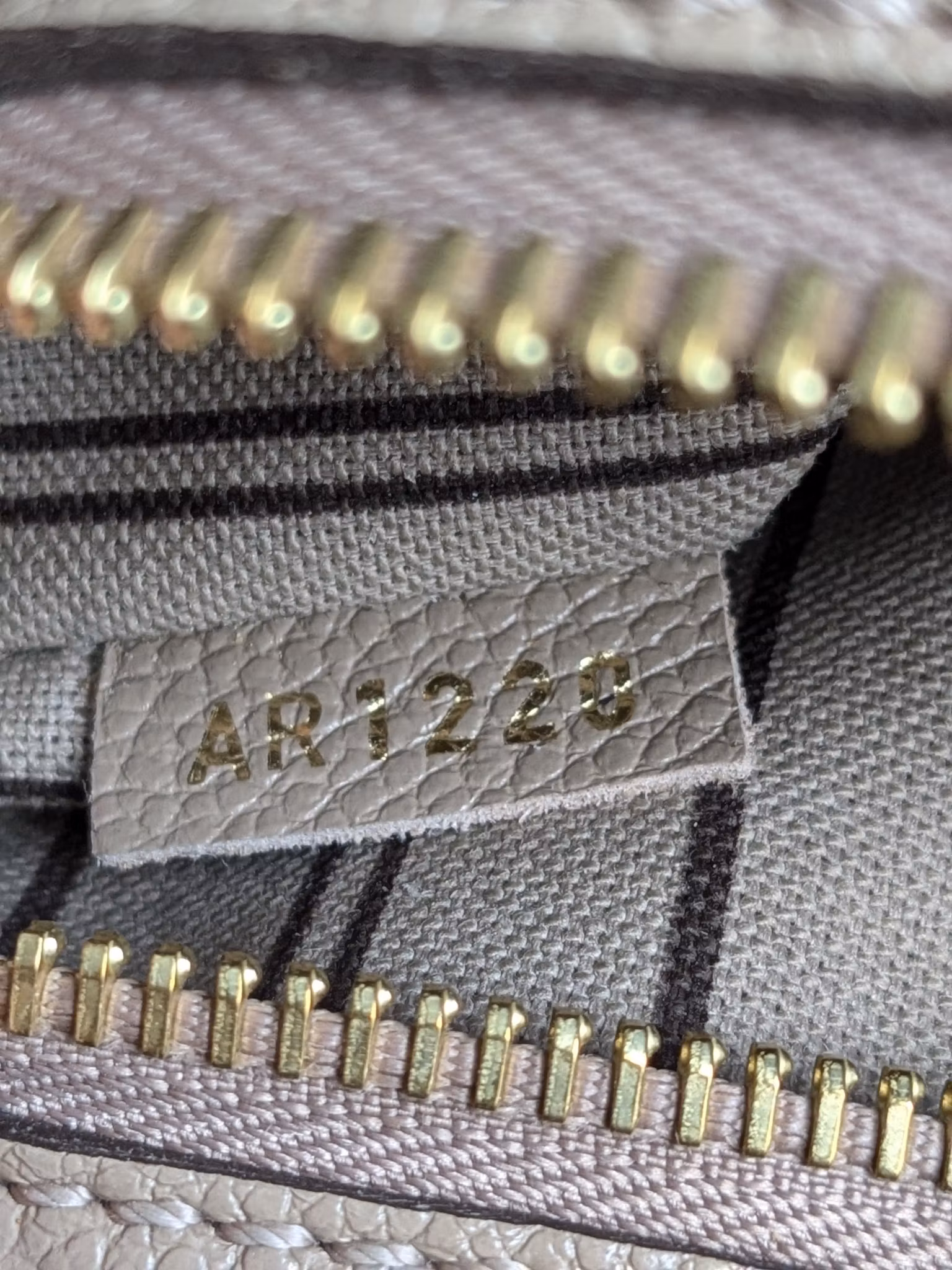 Louis Vuitton Pochette Metis empreinte Dune