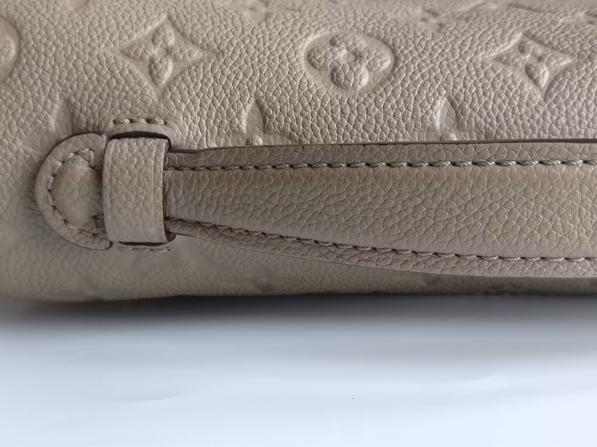 Louis Vuitton Pochette Metis empreinte Dune