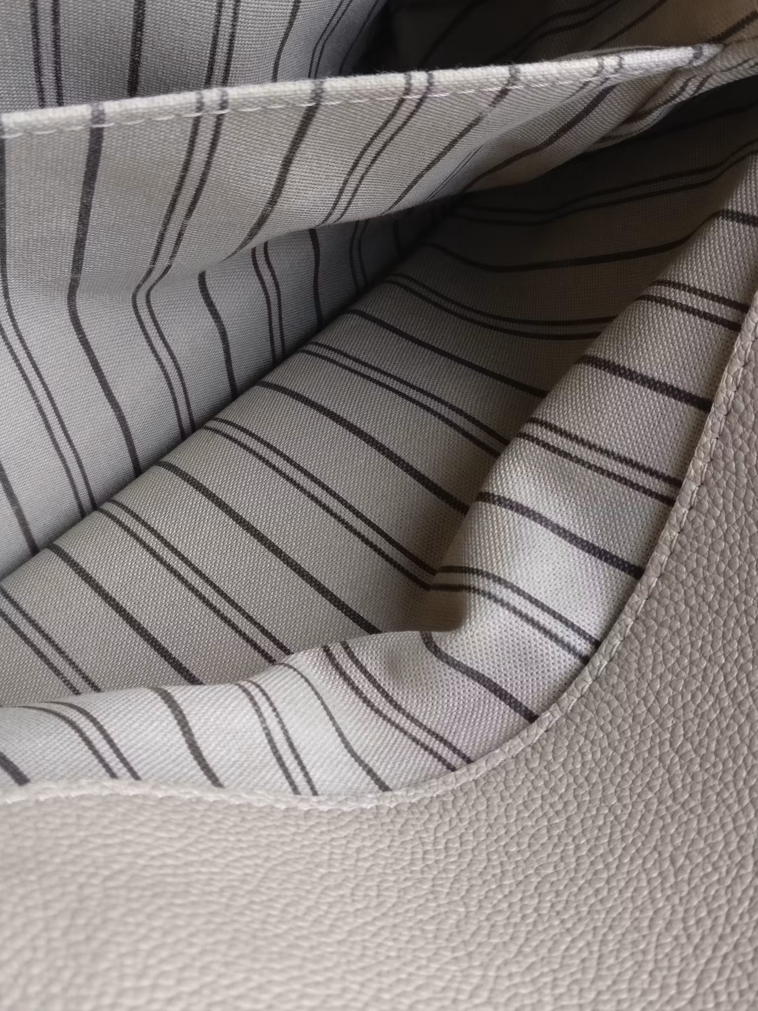 Louis Vuitton Pochette Metis empreinte Dune