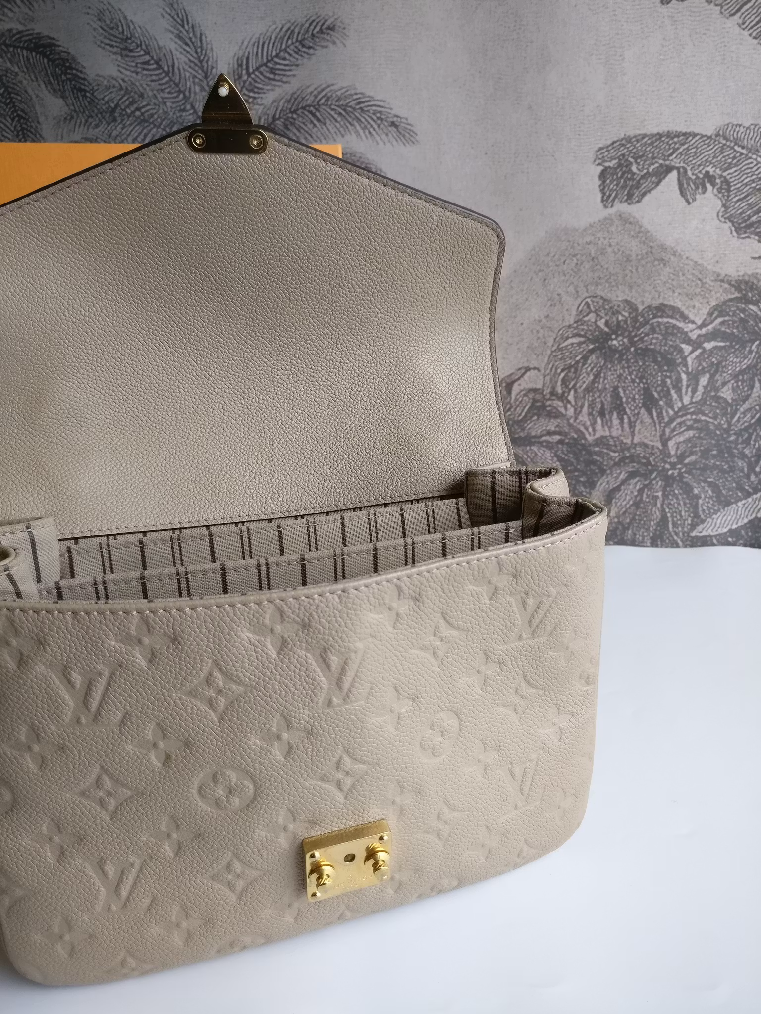 Louis Vuitton Pochette Metis empreinte Dune