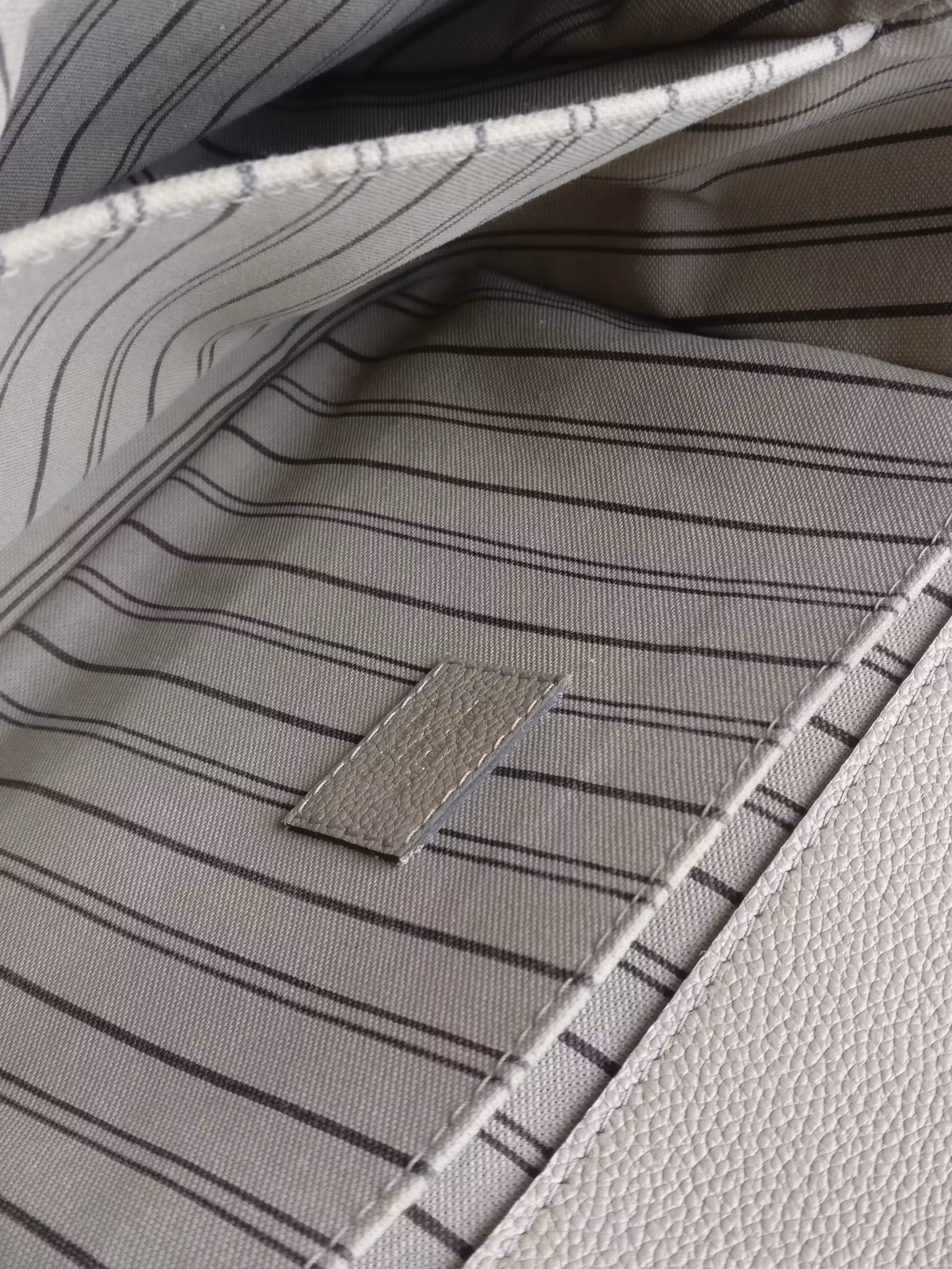 Louis Vuitton Pochette Metis empreinte Dune