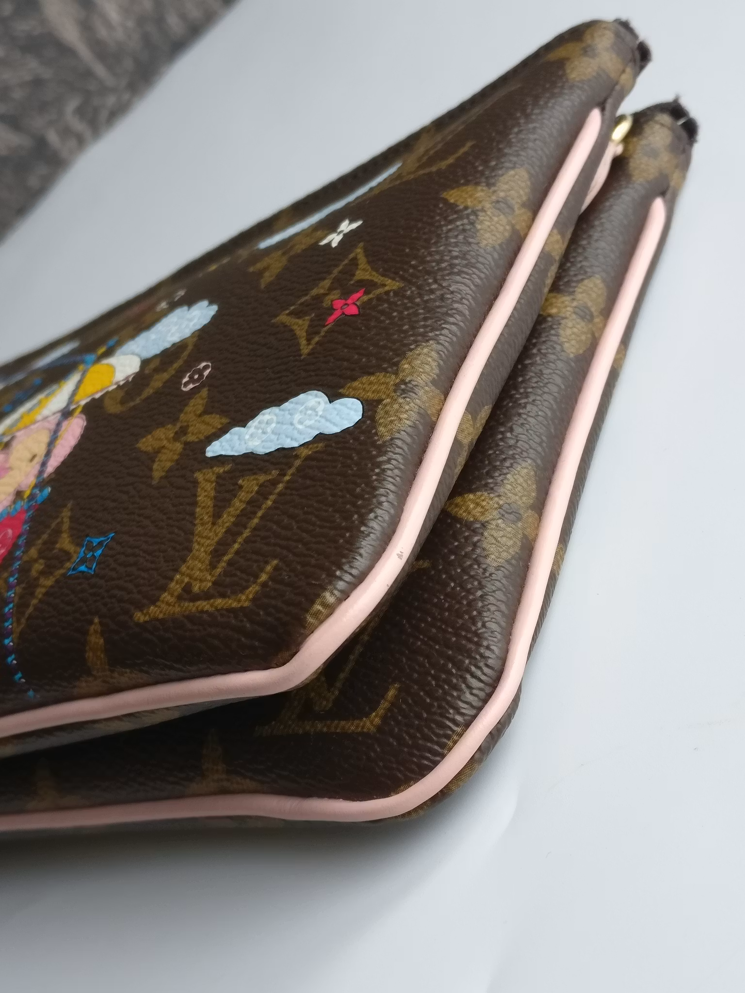 Louis Vuitton  Double Zip Pochette Illustre