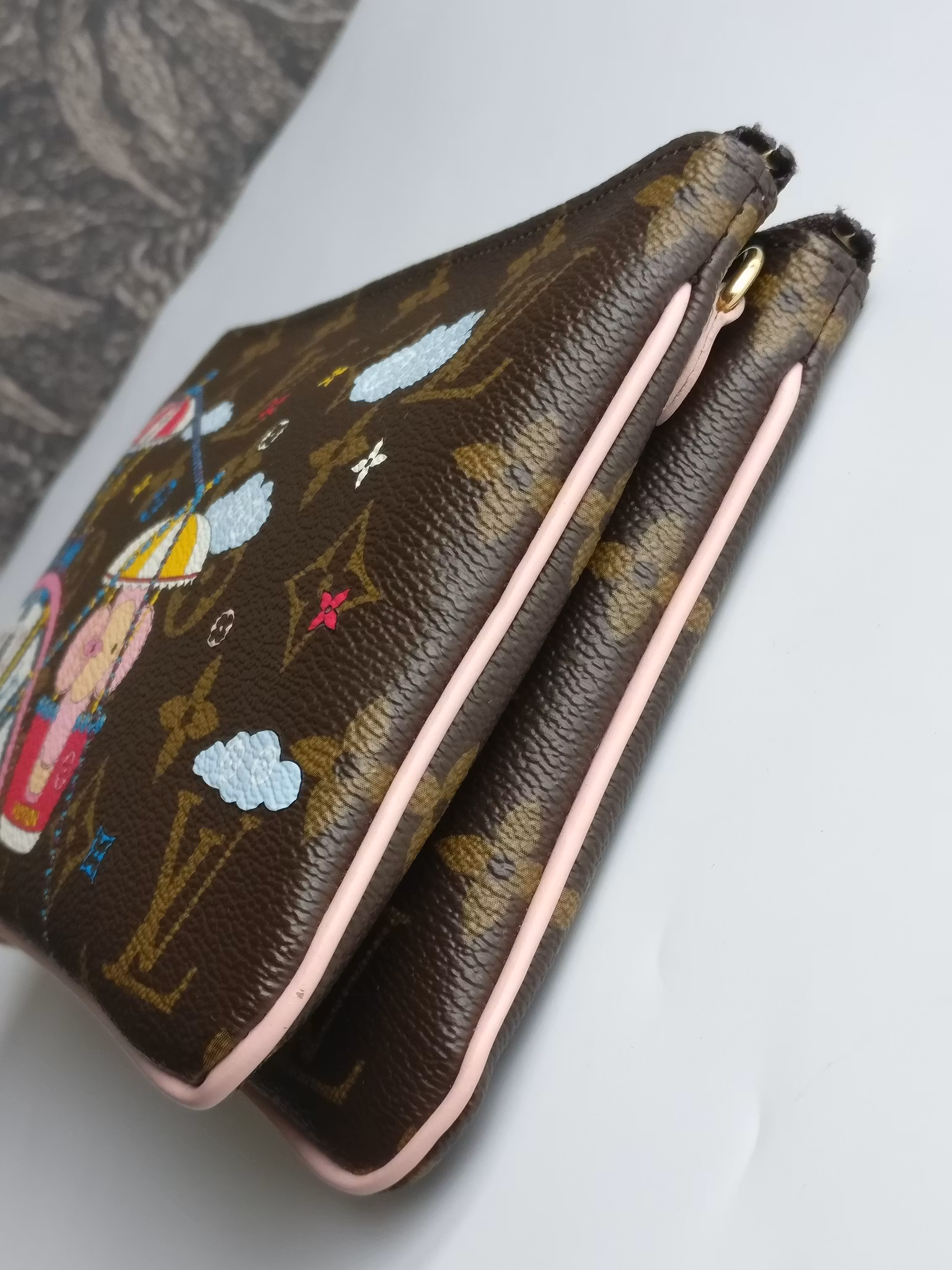 Louis Vuitton  Double Zip Pochette Illustre