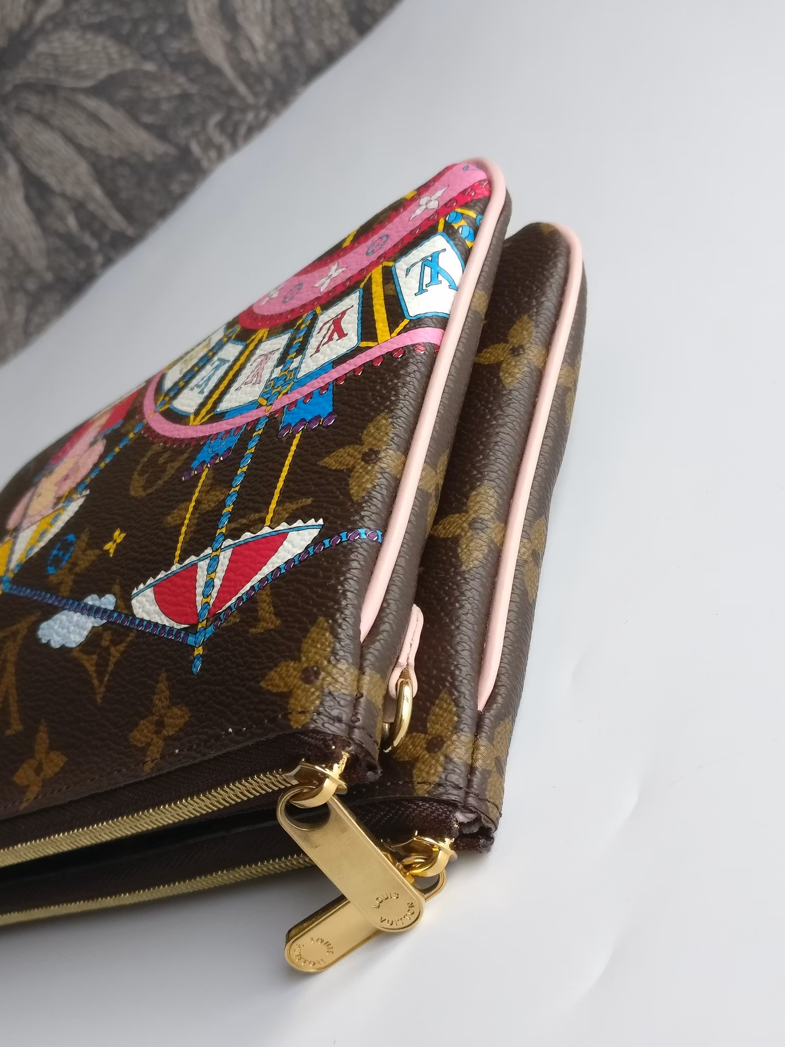 Louis Vuitton  Double Zip Pochette Illustre