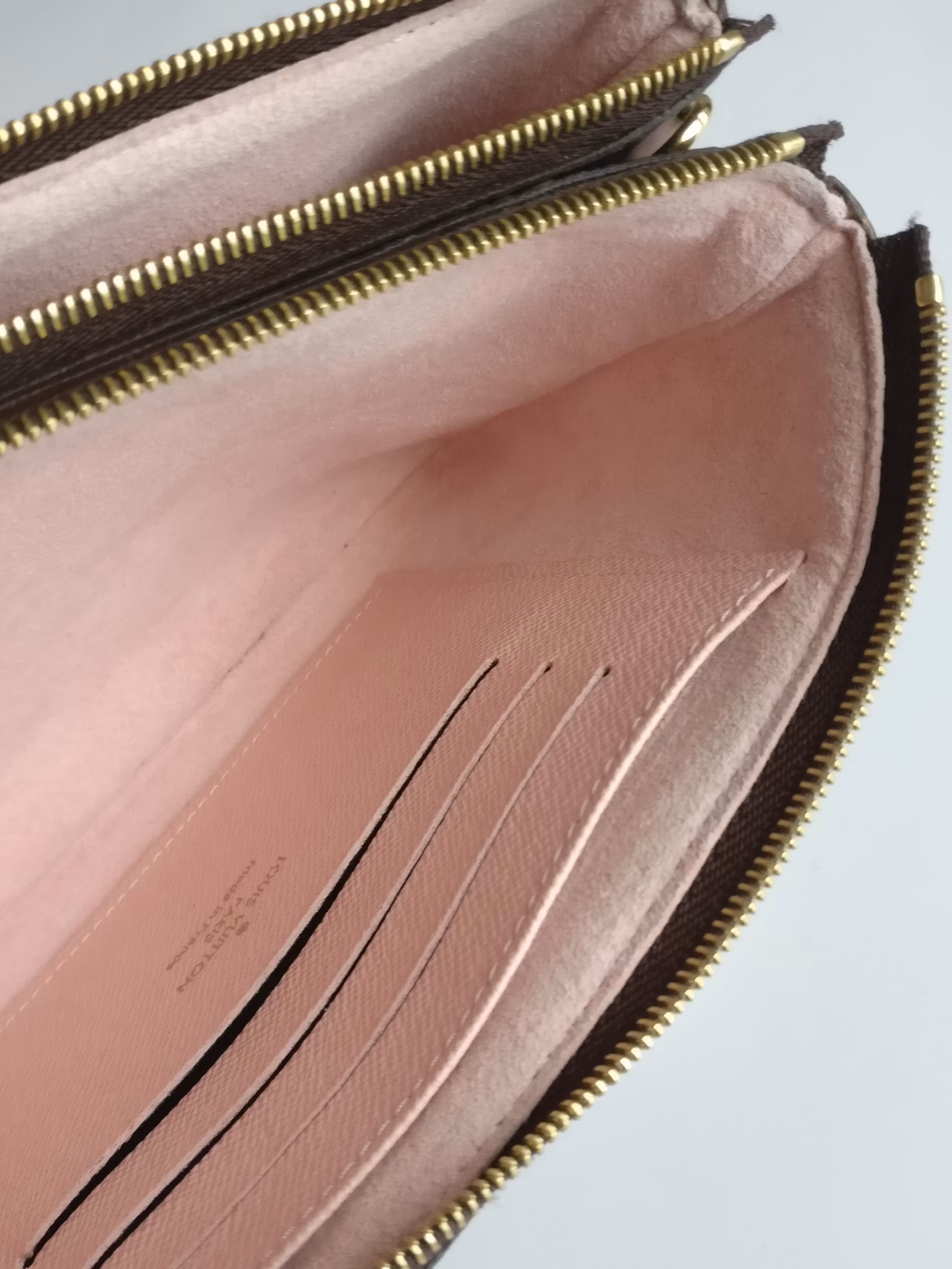 Louis Vuitton  Double Zip Pochette Illustre