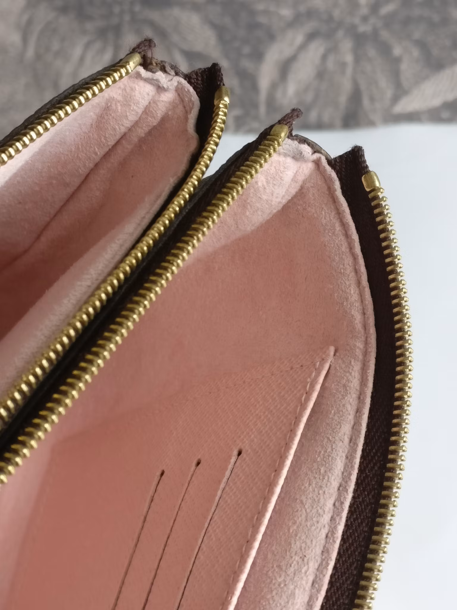 Louis Vuitton  Double Zip Pochette Illustre