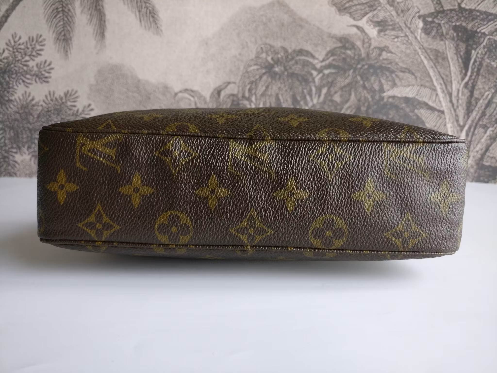 Louis Vuitton Trousse Toilette 23