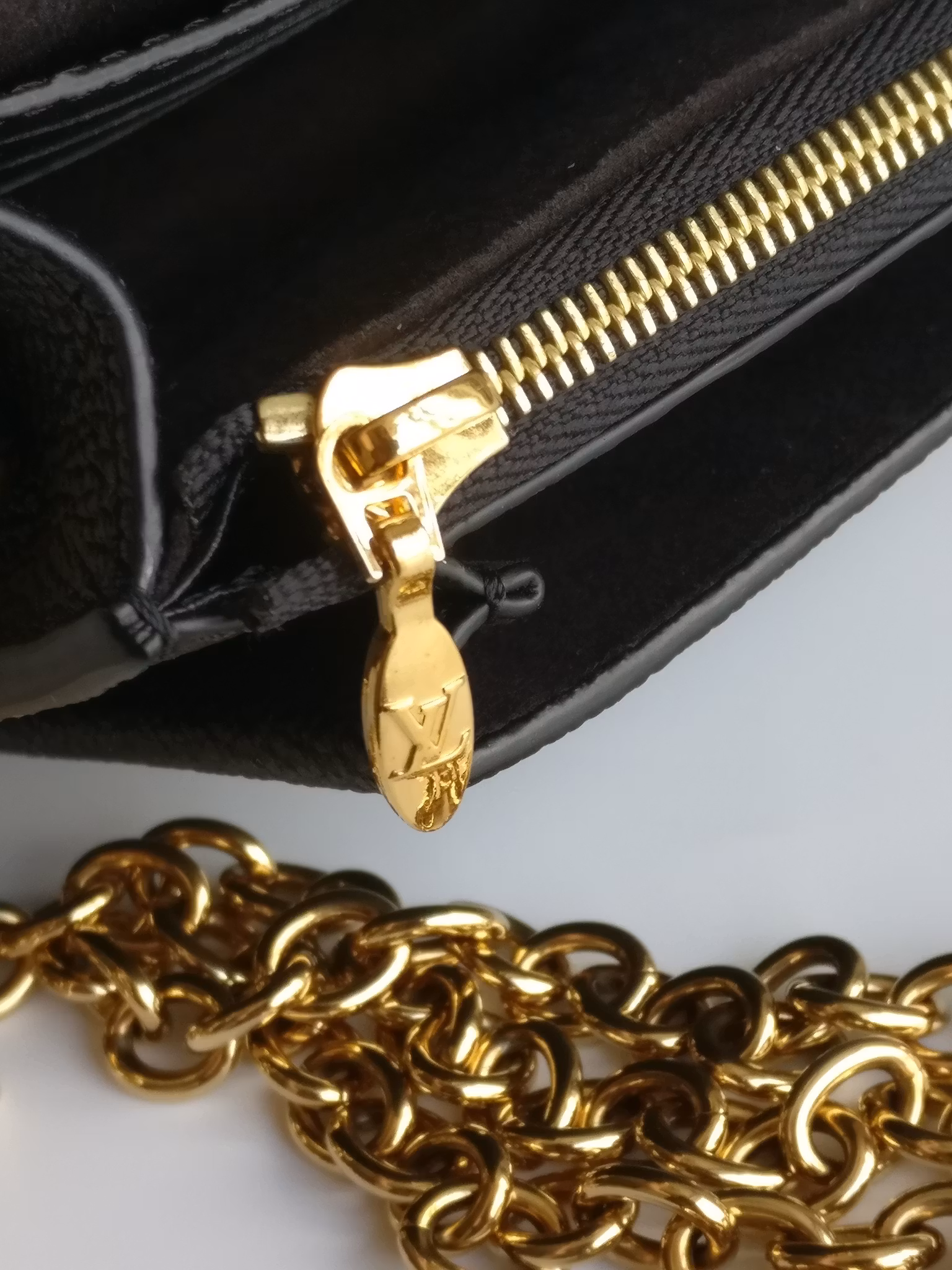 Louis Vuitton Vavin Chain Wallet empreinte