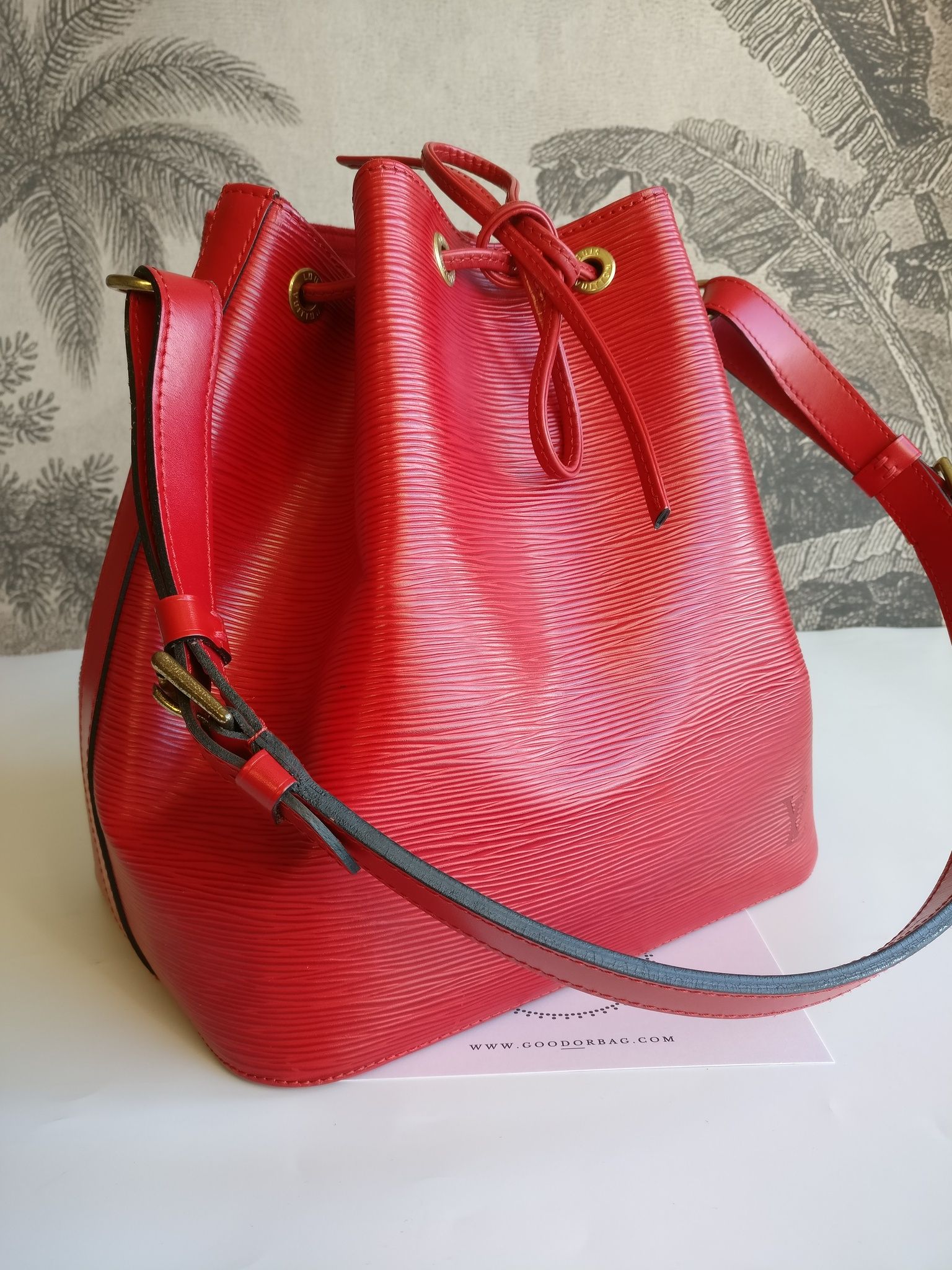 Louis Vuitton Petit Noé red epi