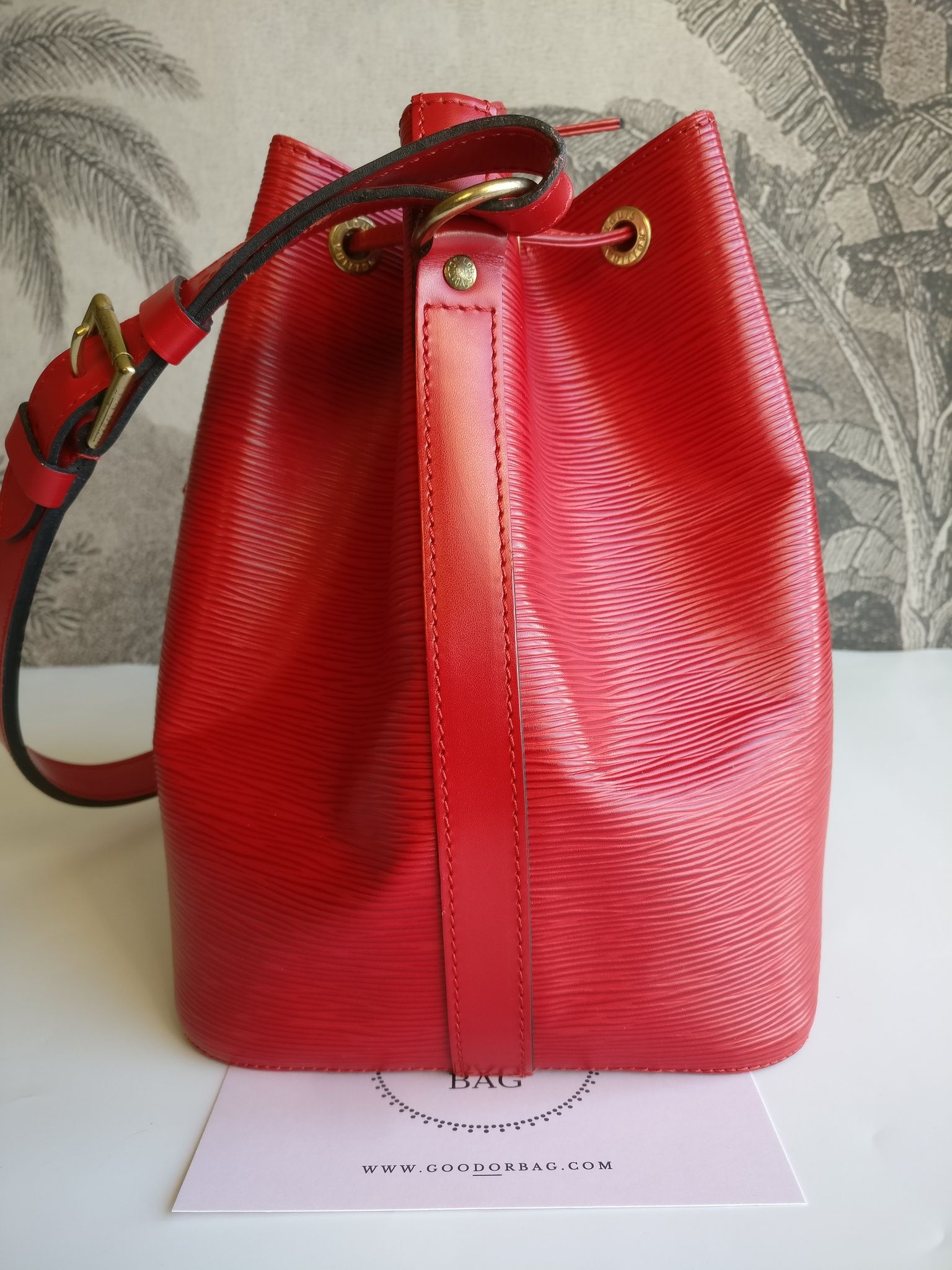 Louis Vuitton Petit Noé red epi
