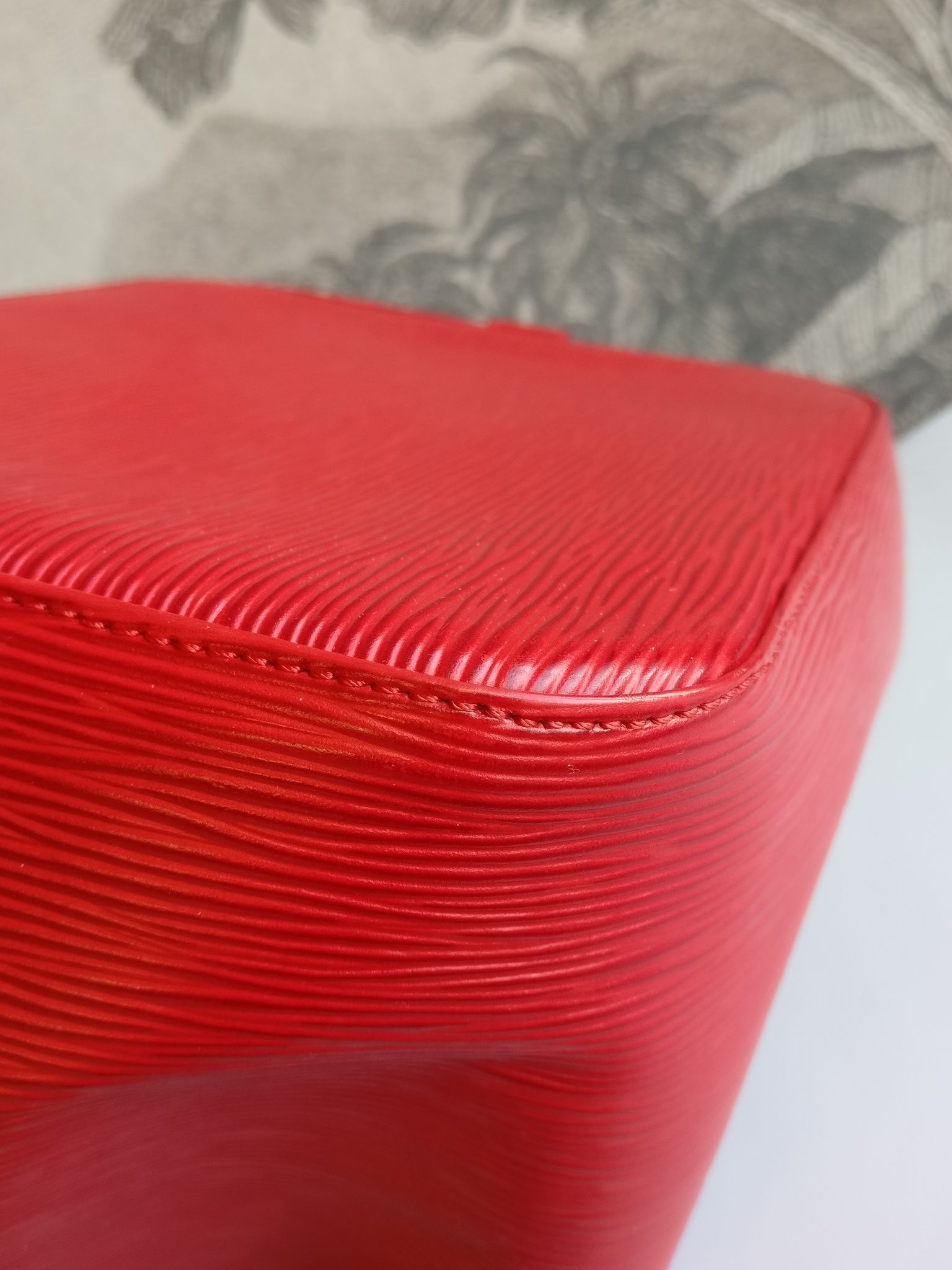 Louis Vuitton Petit Noé red epi