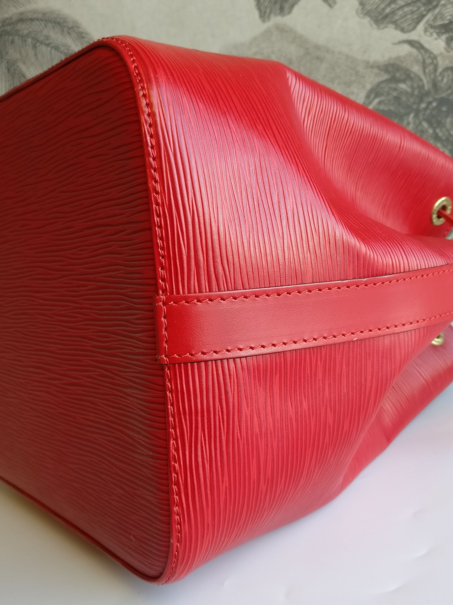 Louis Vuitton Petit Noé red epi